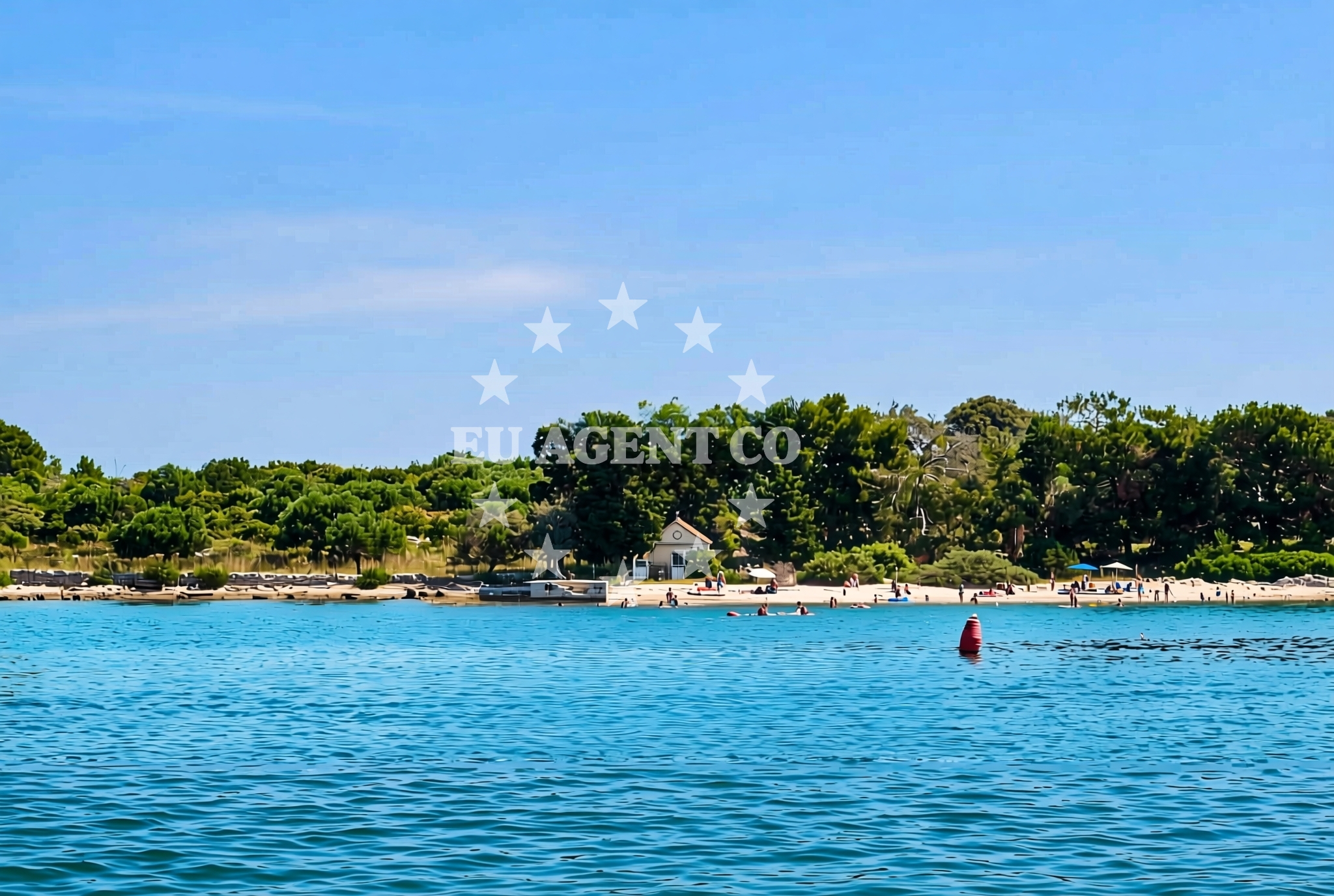 Shoreline and swimming area at Gospa Trsatska, Ilovik (Mali Lošinj) (Ilovik) Beach in Gospa Trsatska