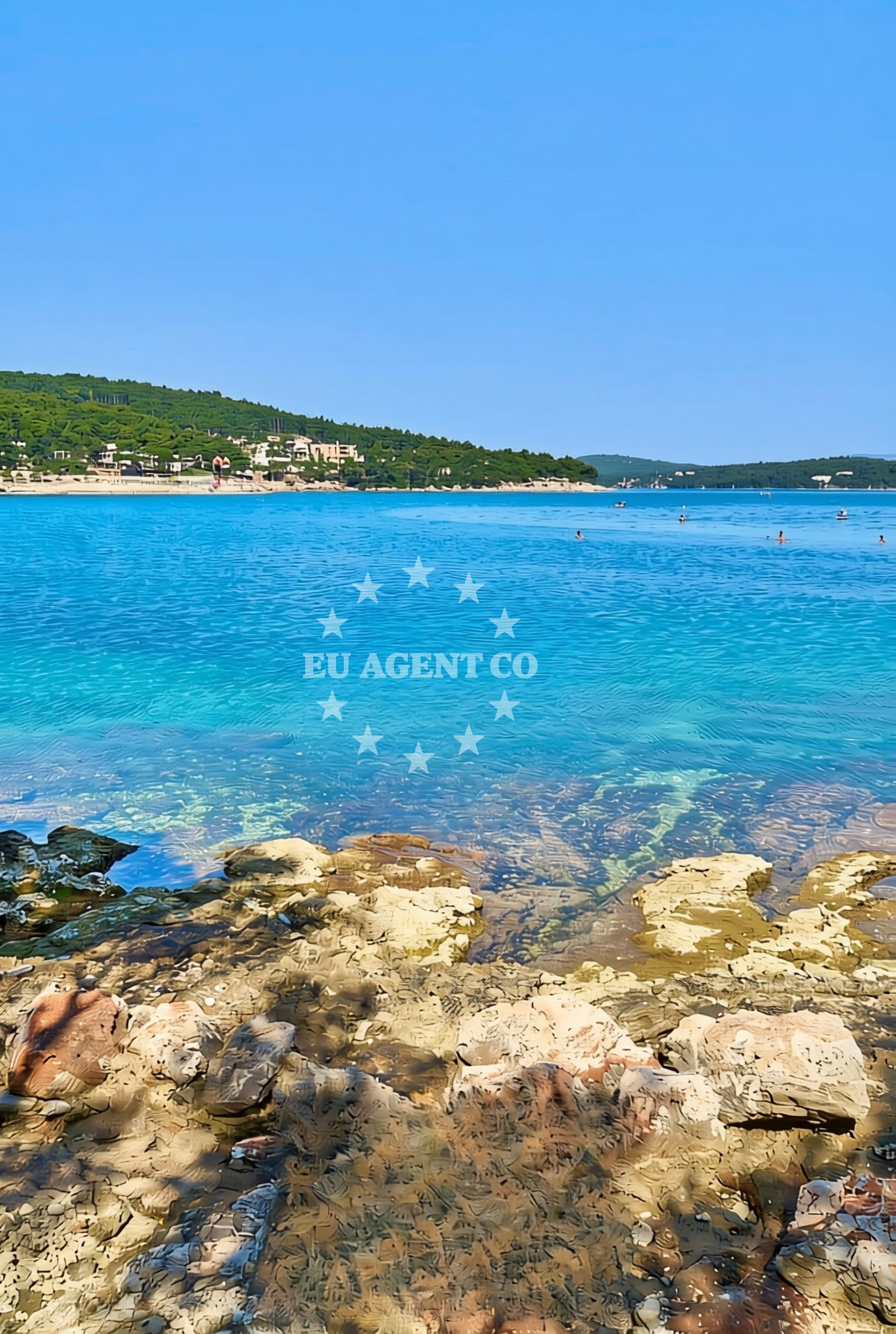 Beach facilities and surroundings at Gradina (dog beach), Jelsa (Hvar) Beach in Gradina (plaža za pse)