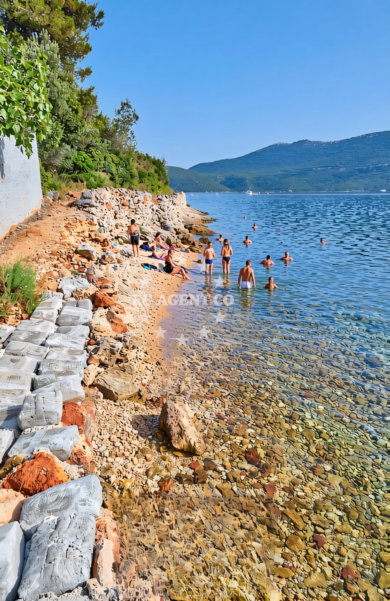 Shoreline and swimming area at Grbačina, Rava (Rava) Beach in Grbačina