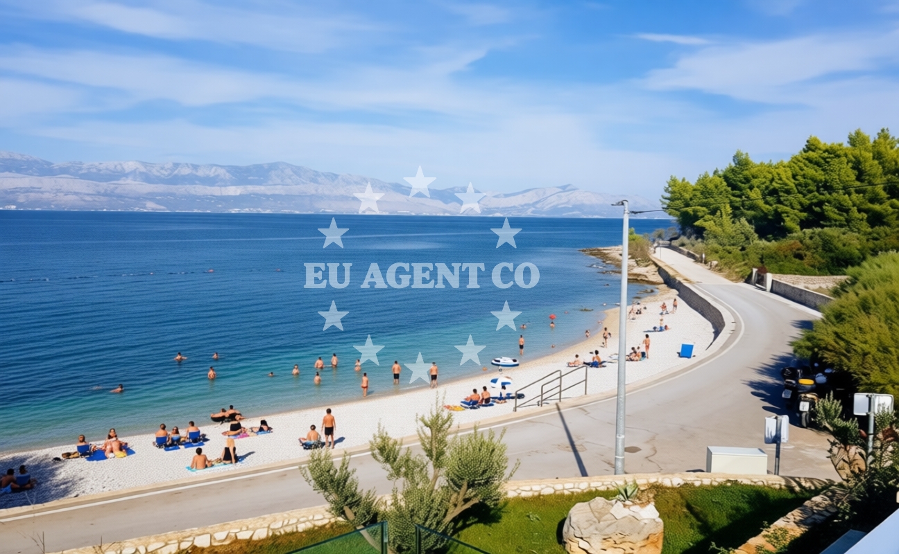 Beach facilities and surroundings at Grgina beach in Perića Kala 1, Sutivan