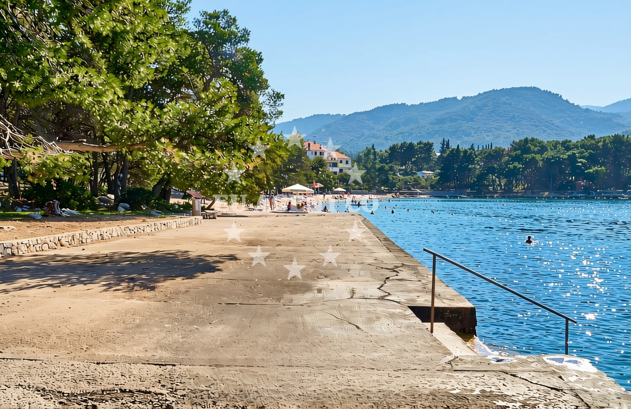 Beach facilities and surroundings at Helios, Stari Grad (Hvar) Beach in Helios