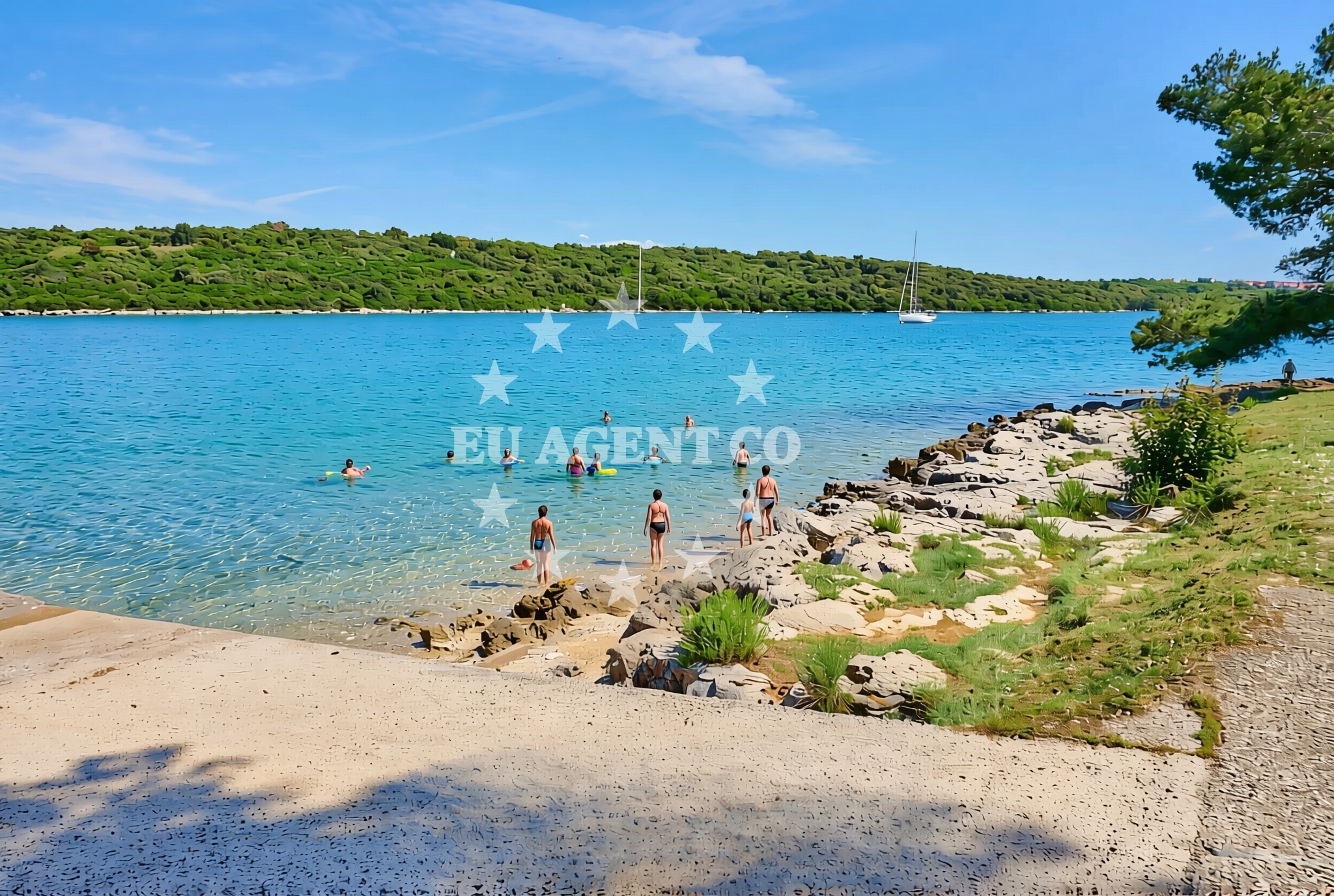 Shoreline and swimming area at Indije sjever (dog beach), Banjole Beach in Indije sjever (plaža za pse)