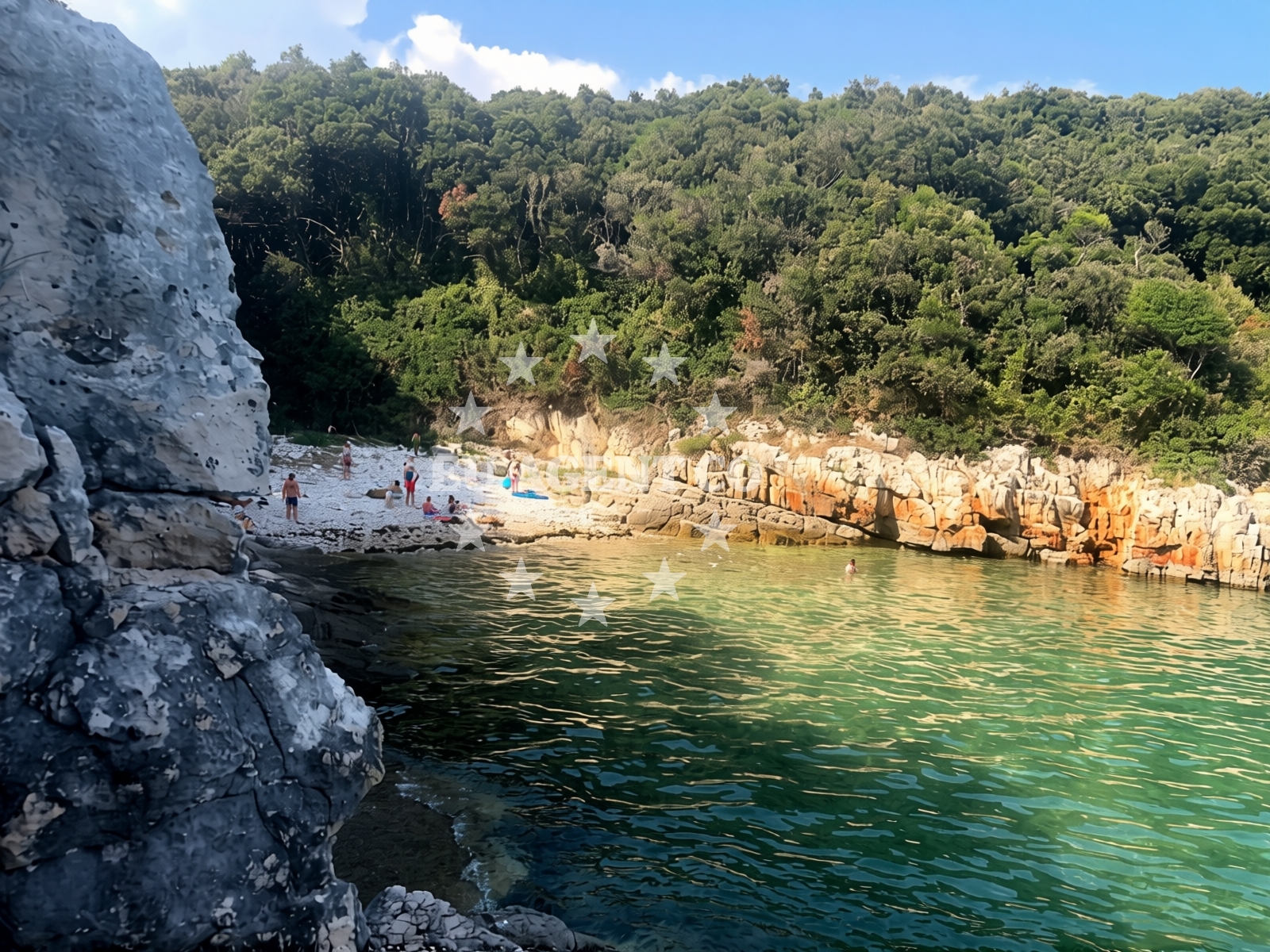 Overview of Jarovica beach in Peruski 497, Peruški