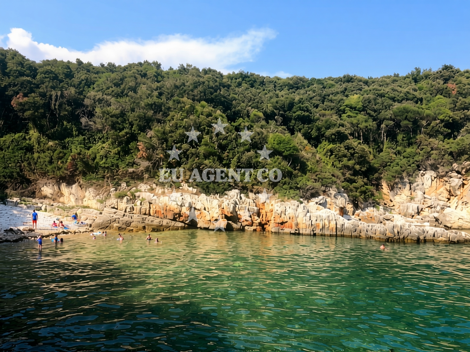 Shoreline and swimming area at Jarovica beach in Peruski 497, Peruški