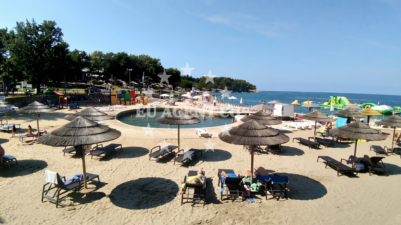 Beach facilities and surroundings at Jedro beach