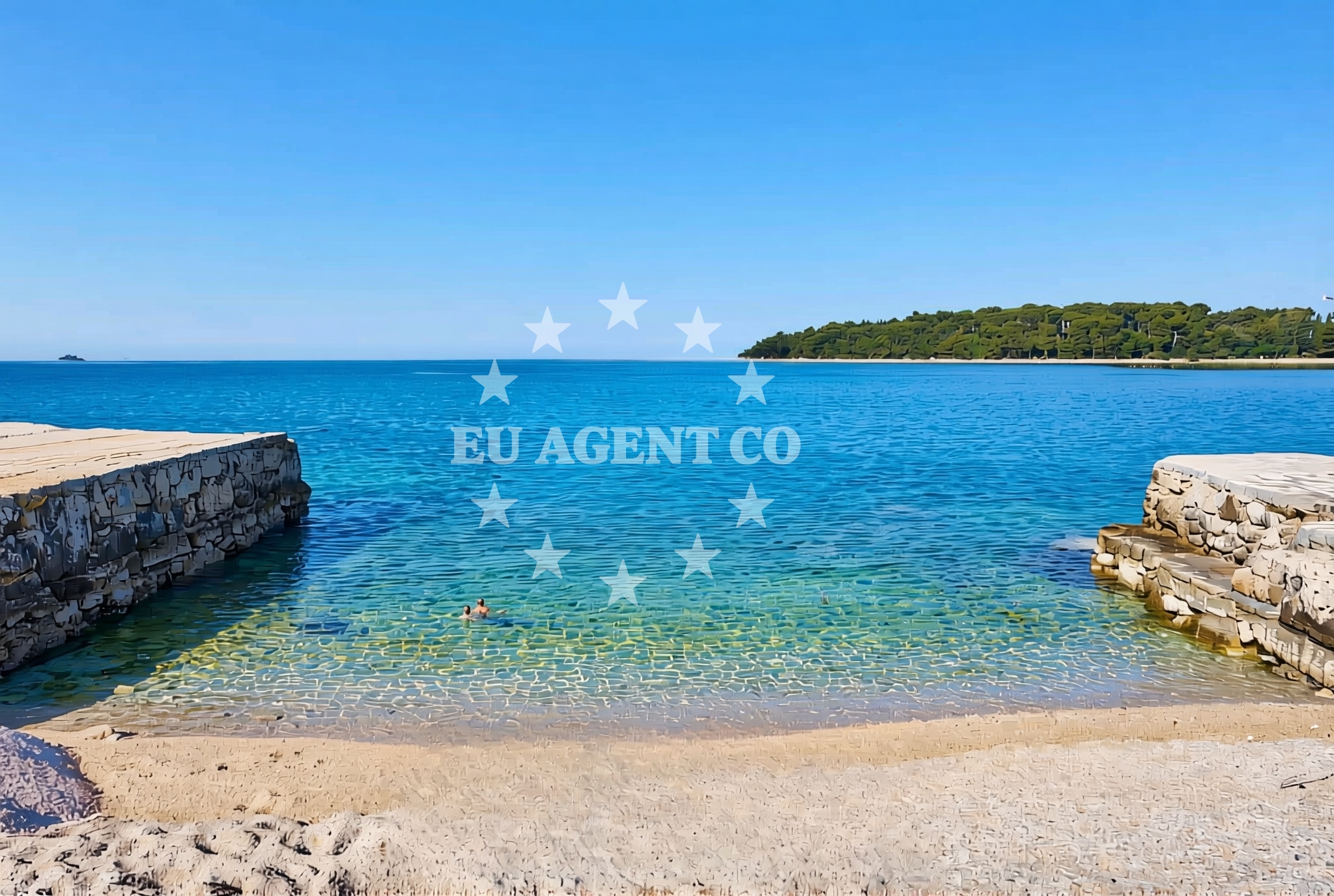 Shoreline and swimming area at Jural: beaches and coves in Jural