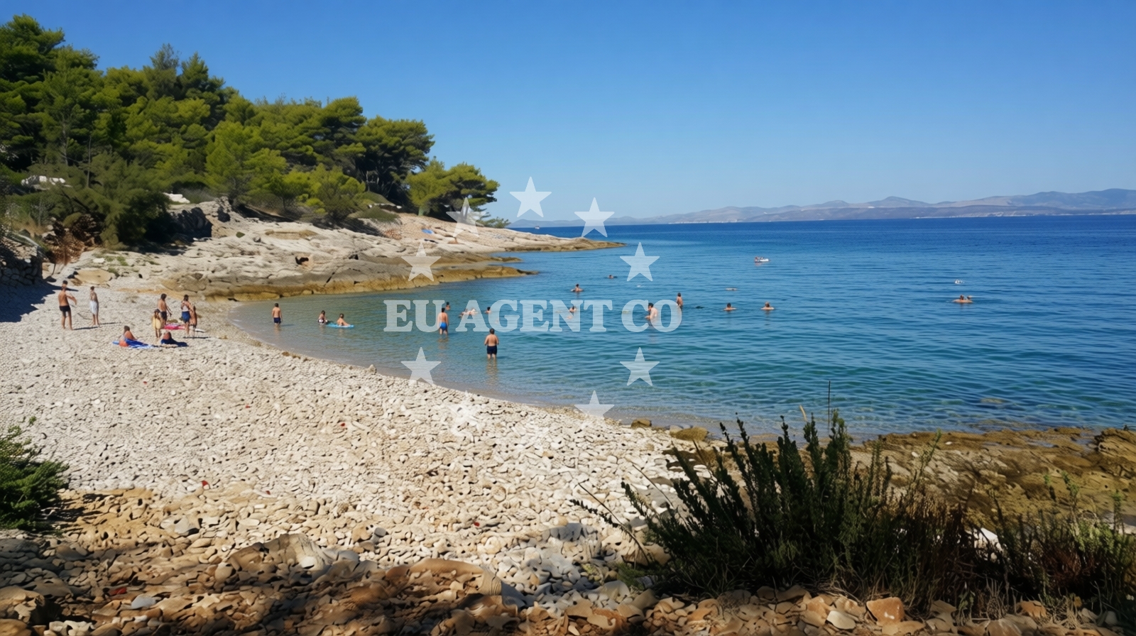 Shoreline and swimming area at Justitija beach in Braće Ivanović Valerijev 17, Sutivan
