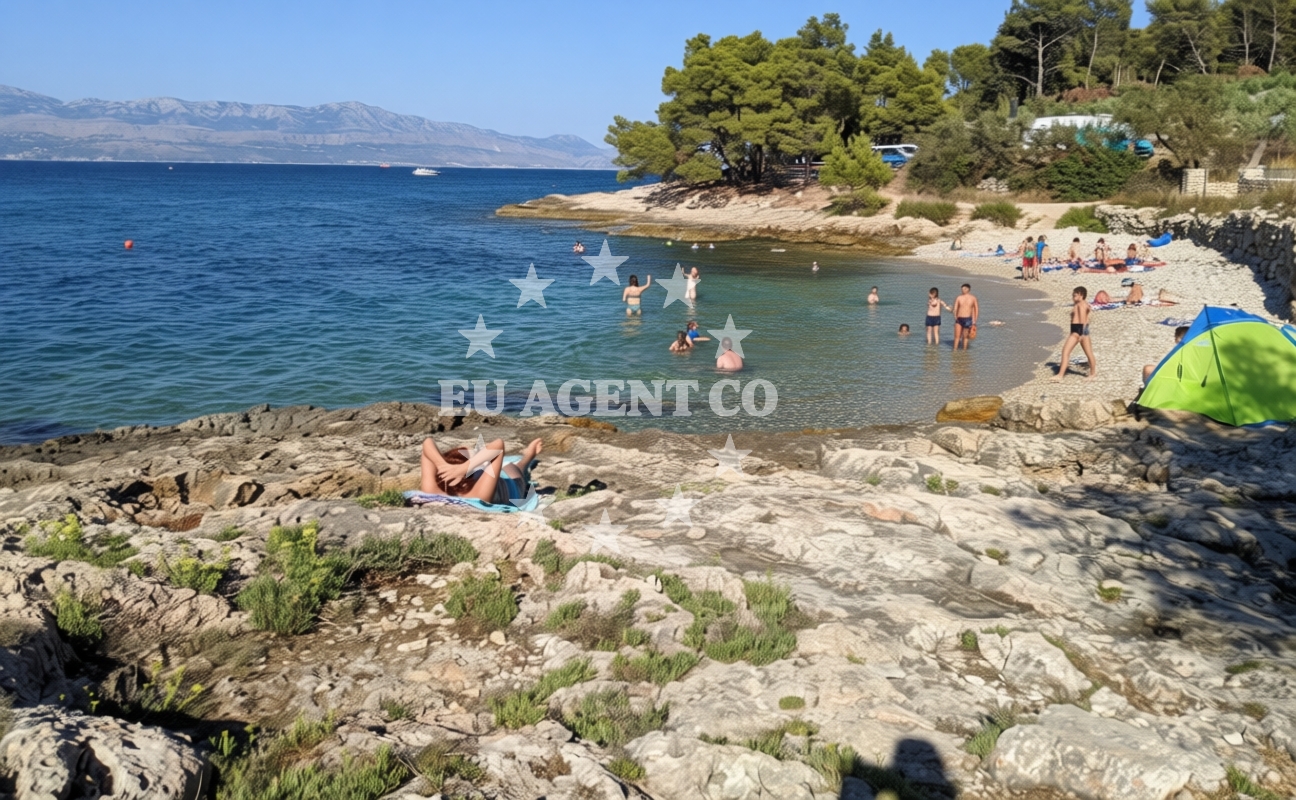 Additional view of Justitija beach in Braće Ivanović Valerijev 17, Sutivan