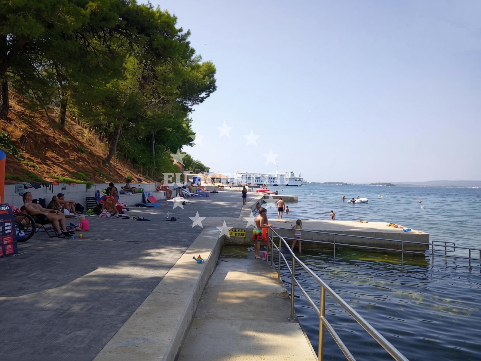 Sea and coastal view of Juzna Plaza Tkon in Glavičine 44, Tkon