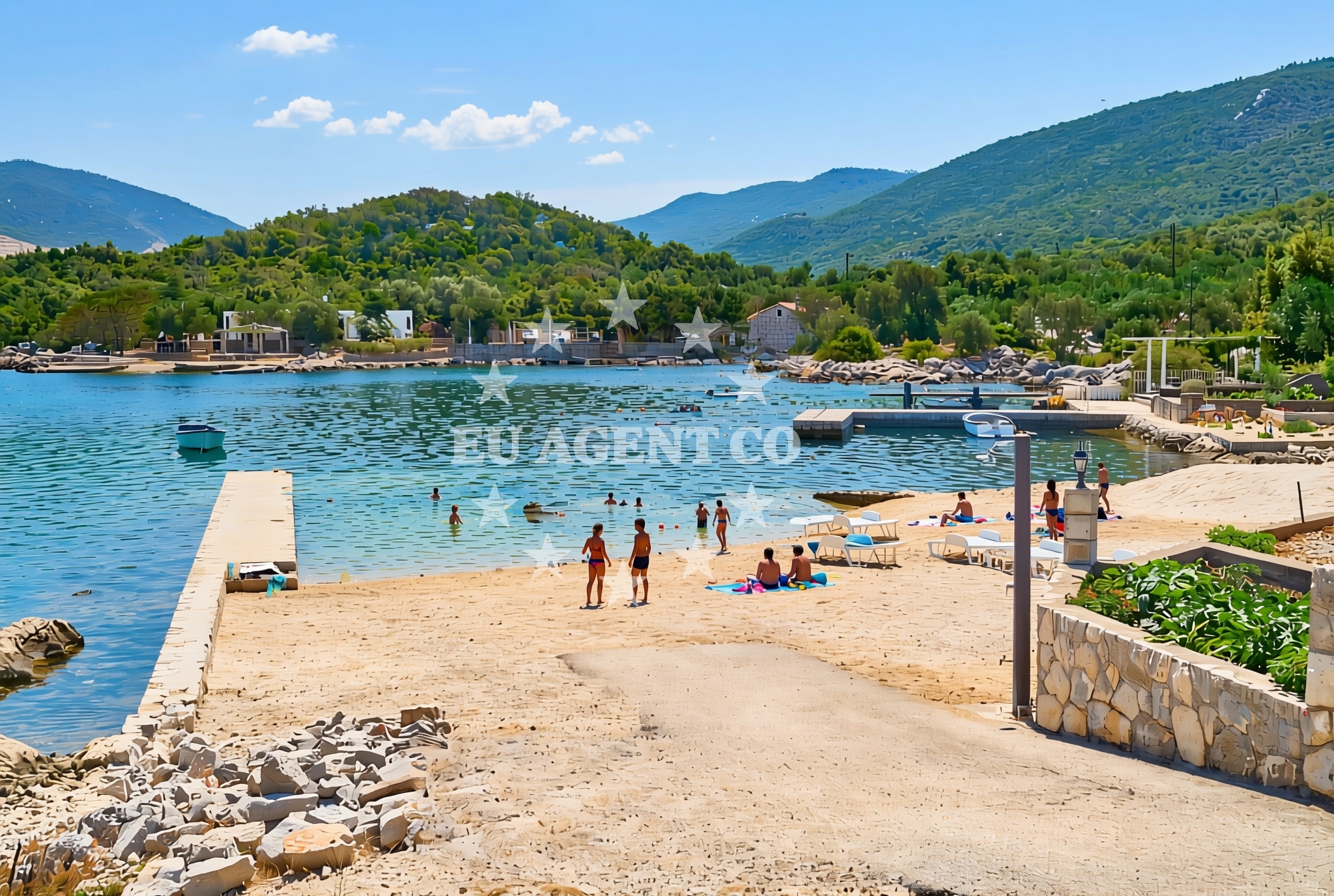 Shoreline and swimming area at Kabli jug, Putniković Beach in Kabli jug