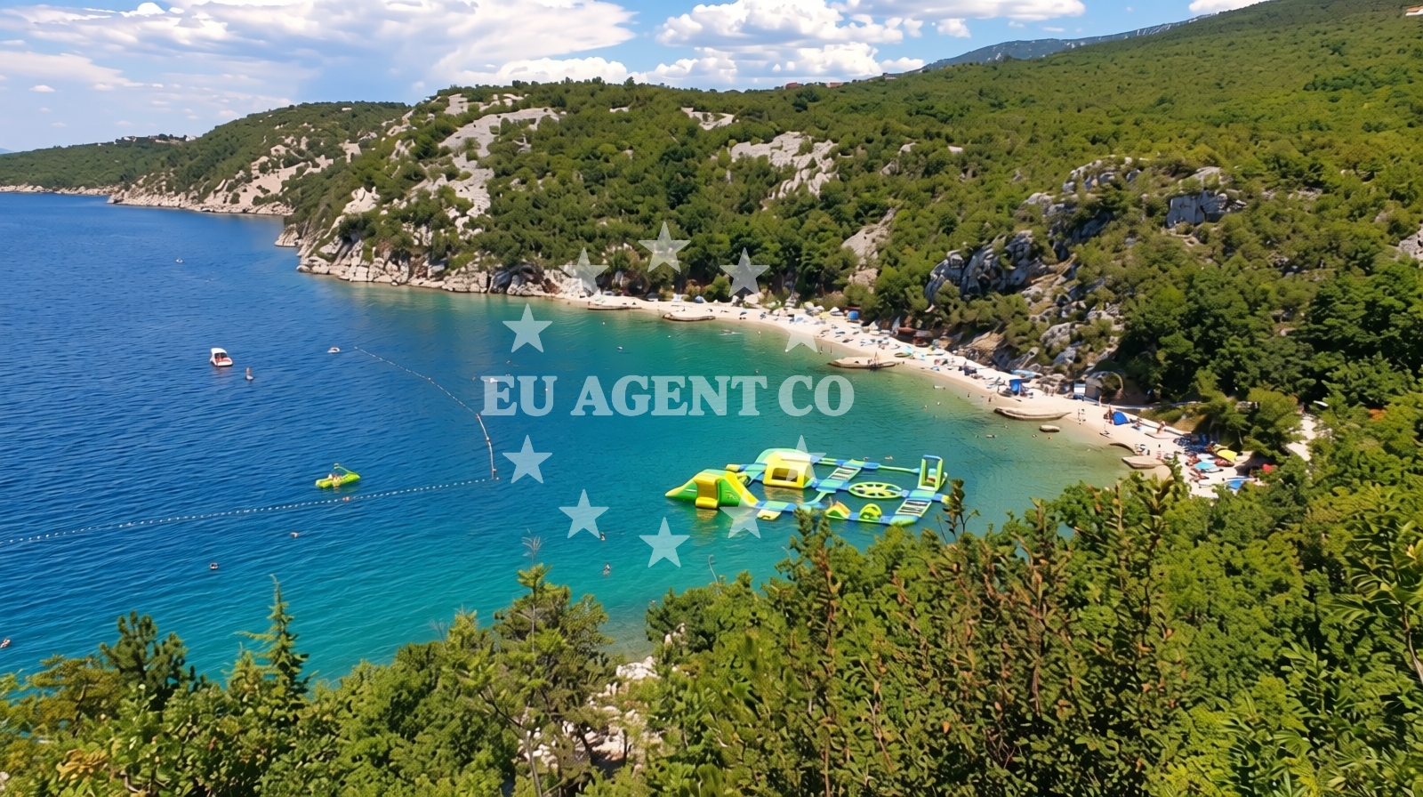 Overview of Kacjak beach in Kačjak 83, Dramalj