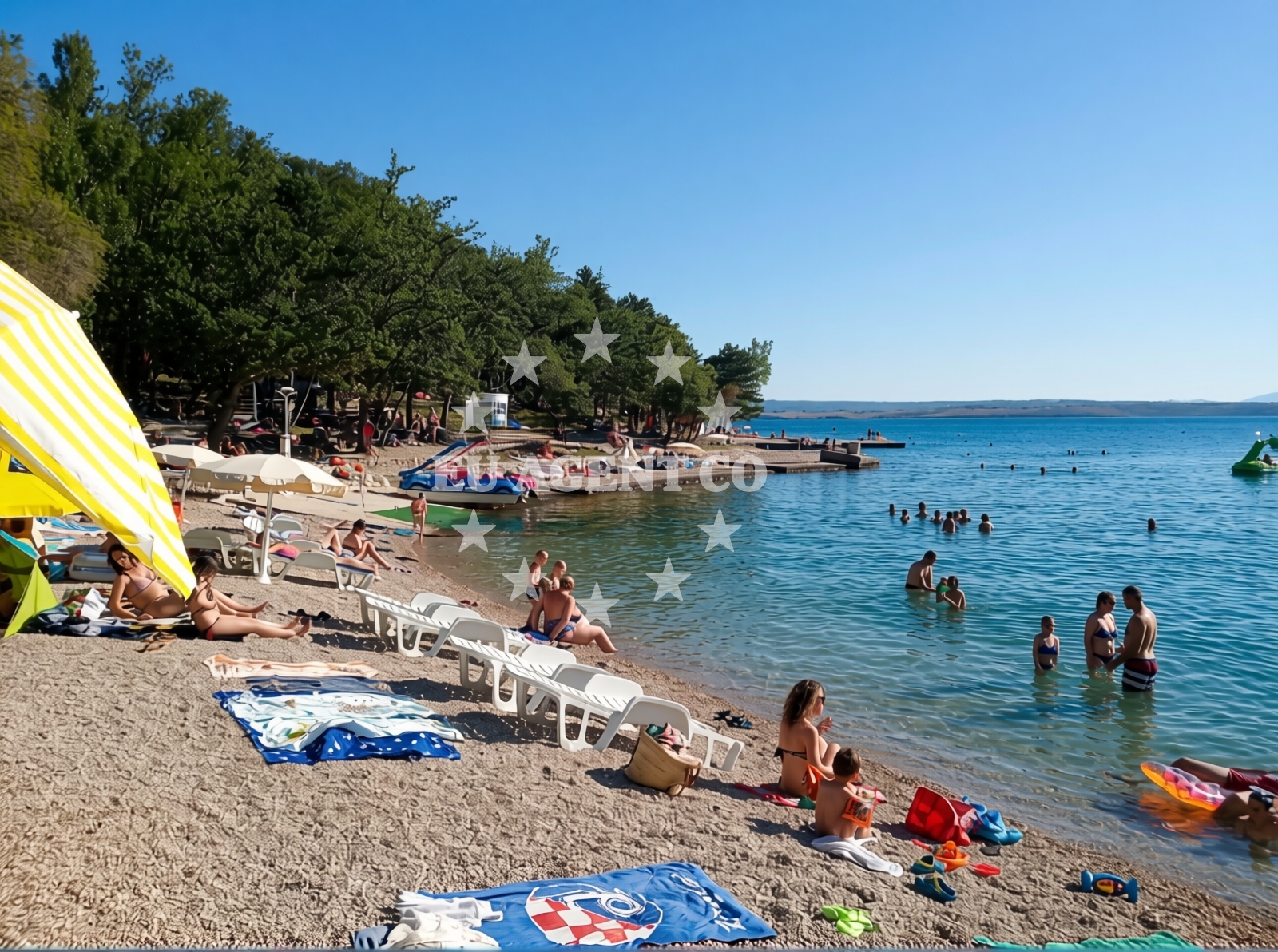 Shoreline and swimming area at Kacjak beach in Kačjak 83, Dramalj