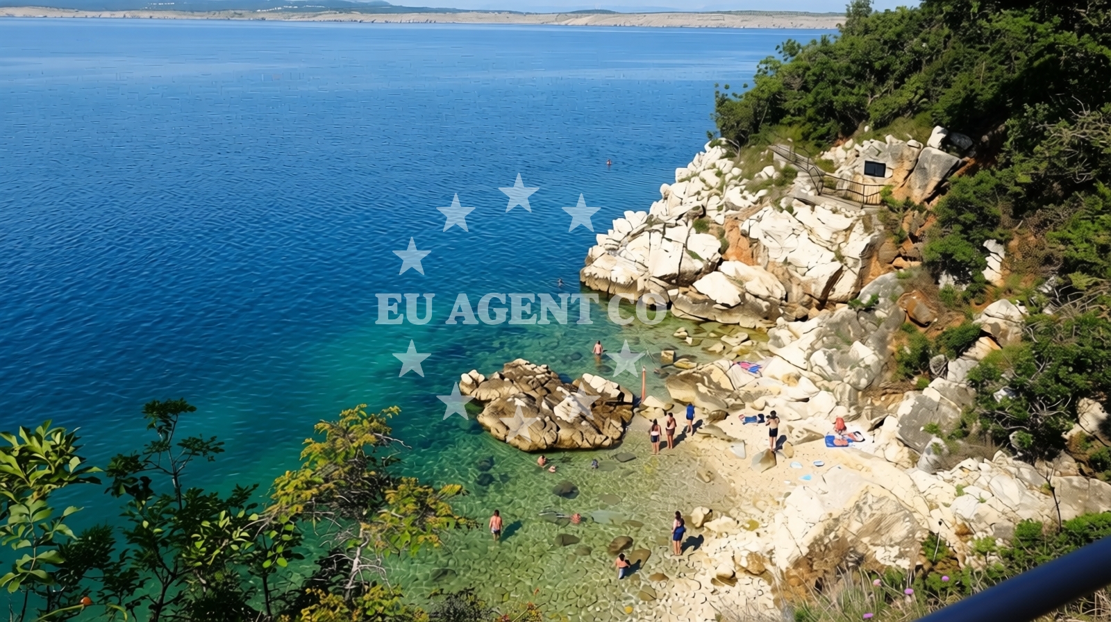 Beach facilities and surroundings at Kacjak FKK Beach in Kačjak 83, Dramalj