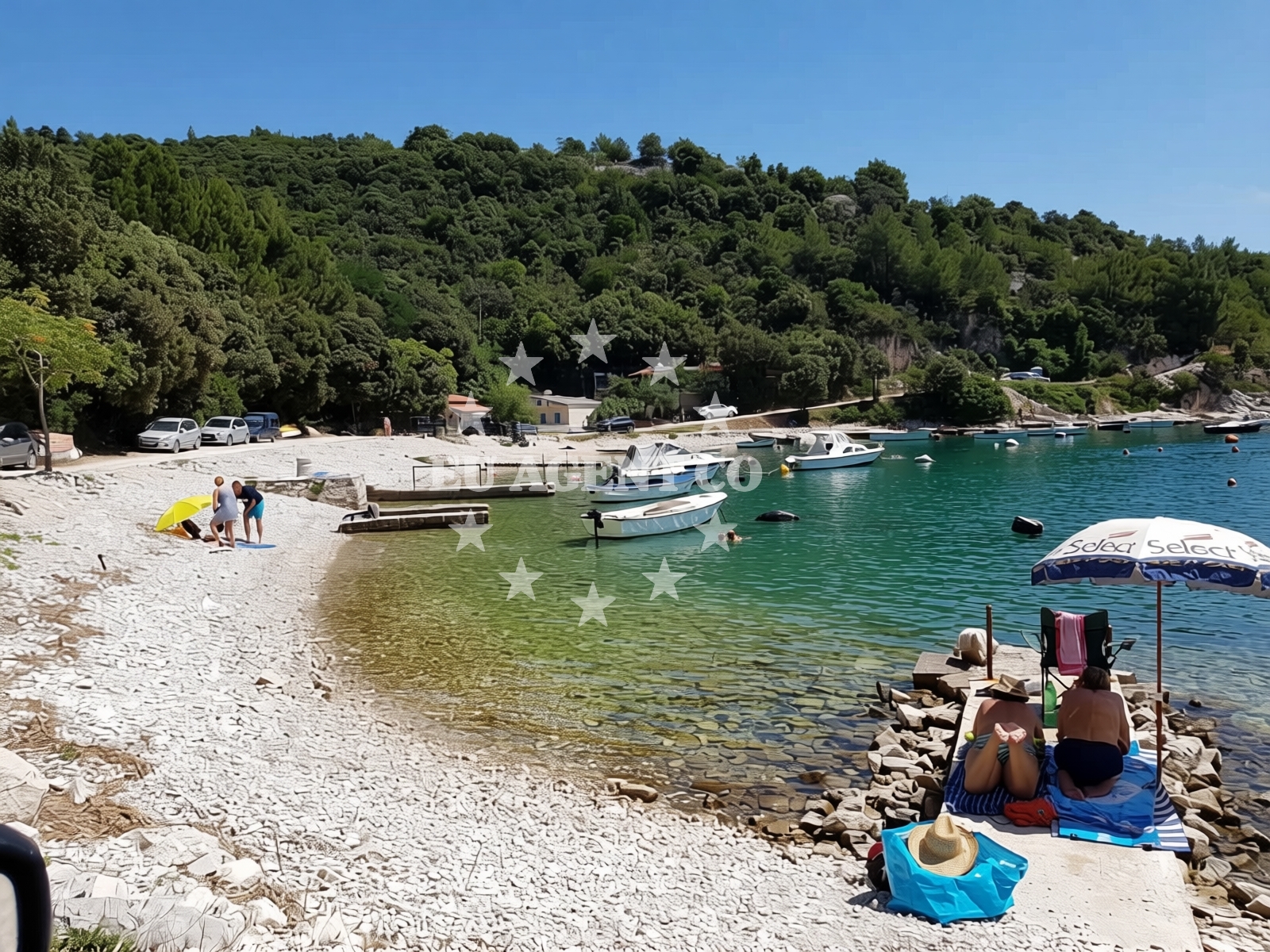 Beach facilities and surroundings at Kalavojna beach in Luka Krnica b.b., Krnica