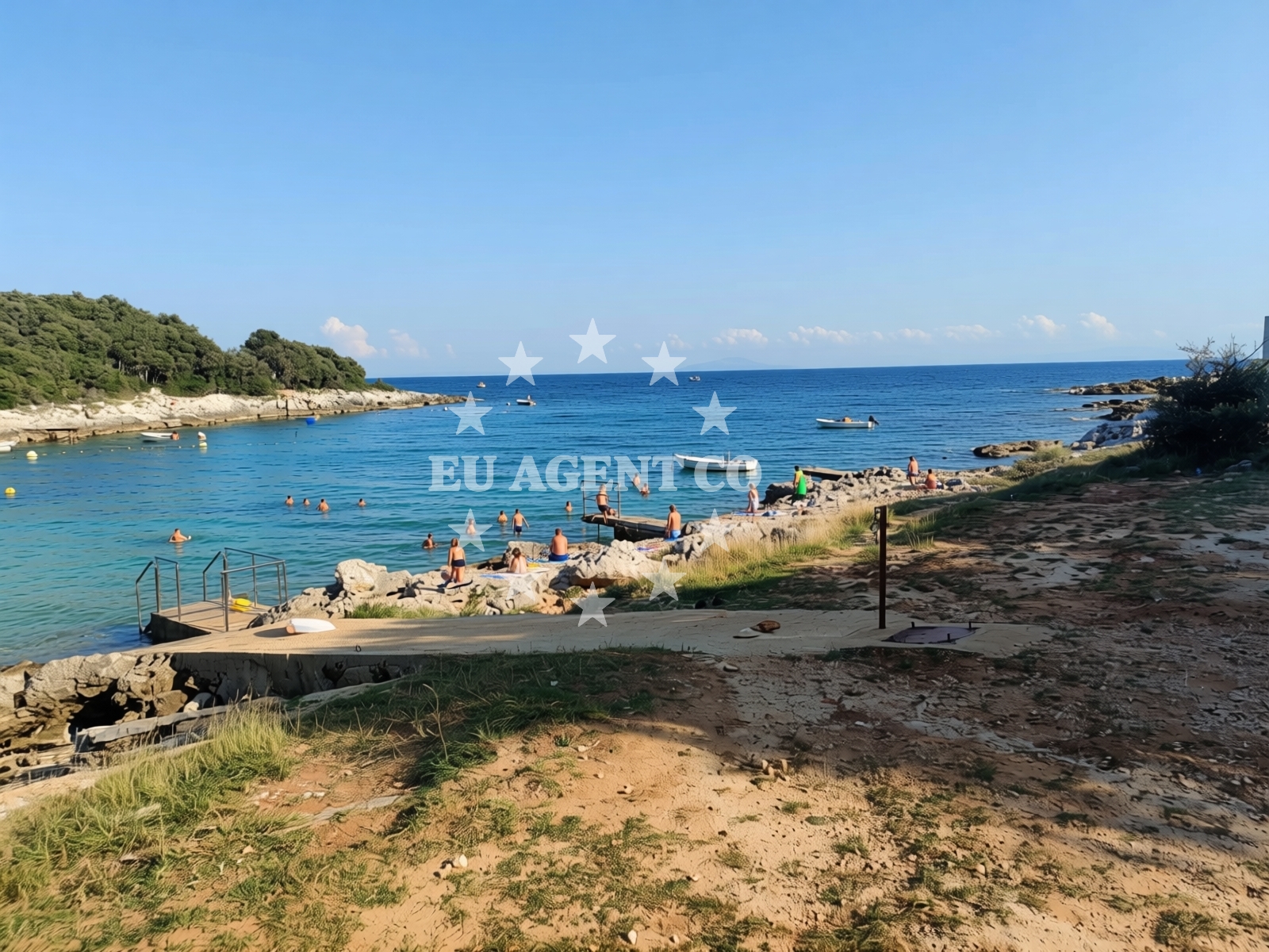 Beach facilities and surroundings at Kale beach in Ulica Tromba Giuseppe 68b, Šišan