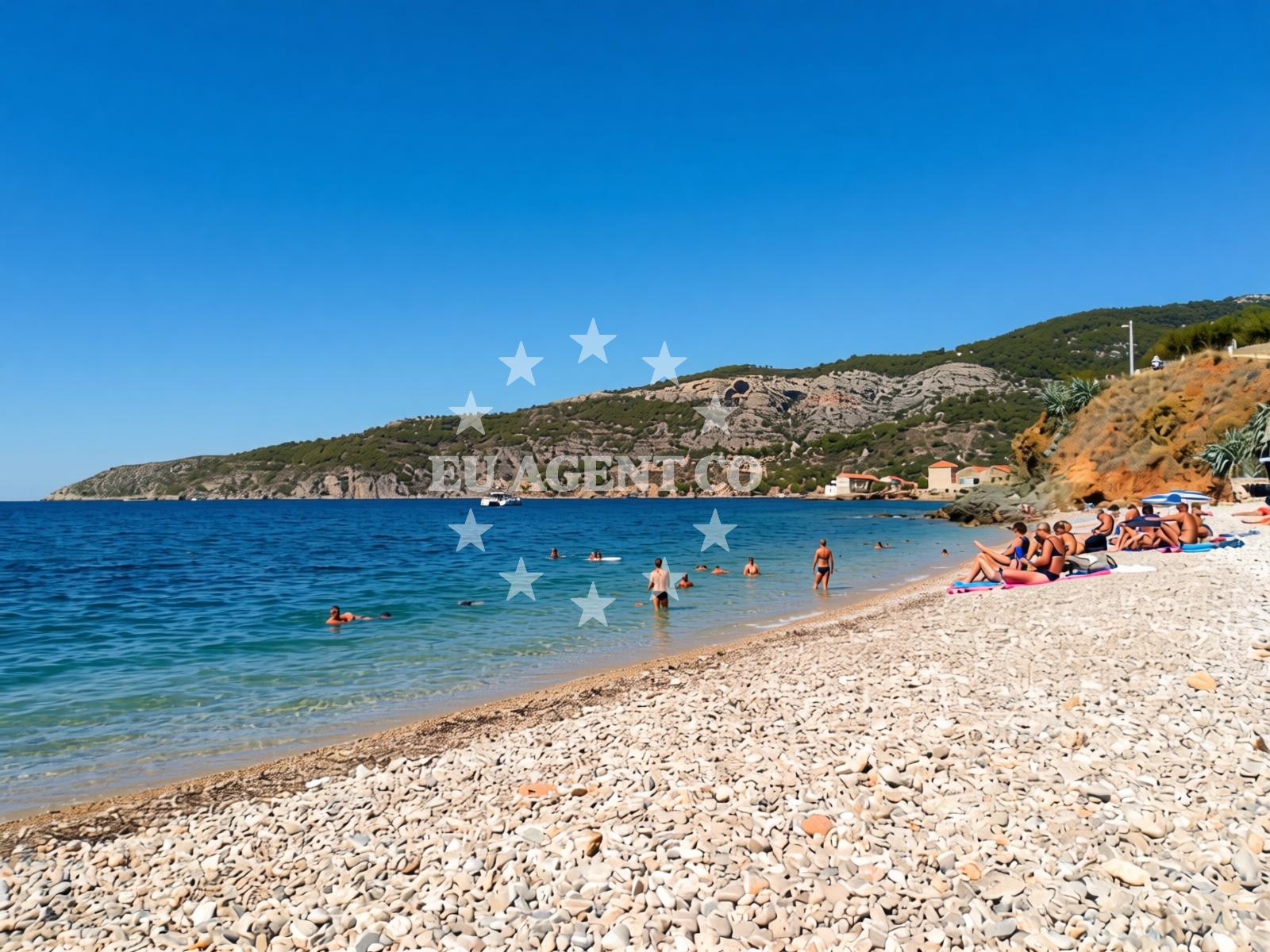 Shoreline and swimming area at Kamenica beach in Gurnji put 37, Komiža