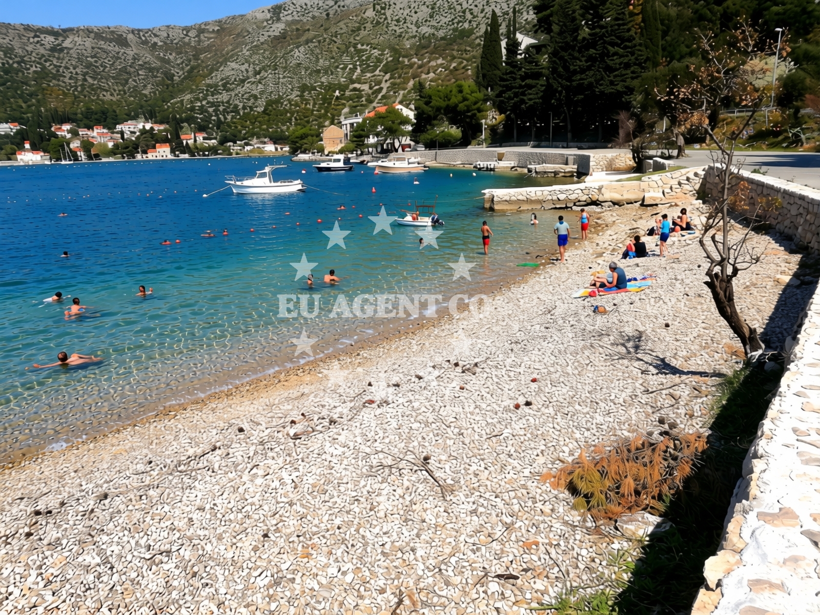 Shoreline and swimming area at Kamp Bunica in 3a Na ratu, Zaton