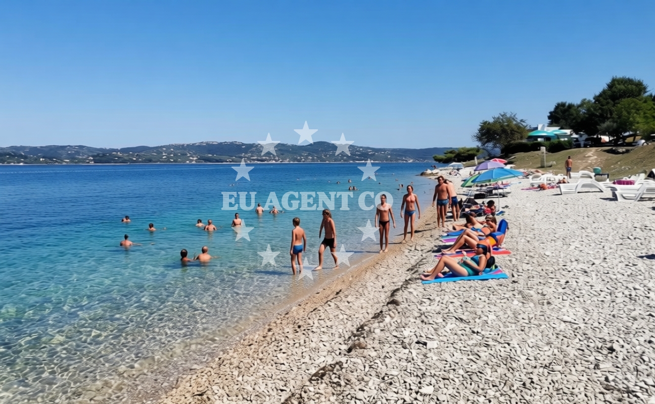 Beach facilities and surroundings at Kanegra beach III in Kanegra 2, Umag