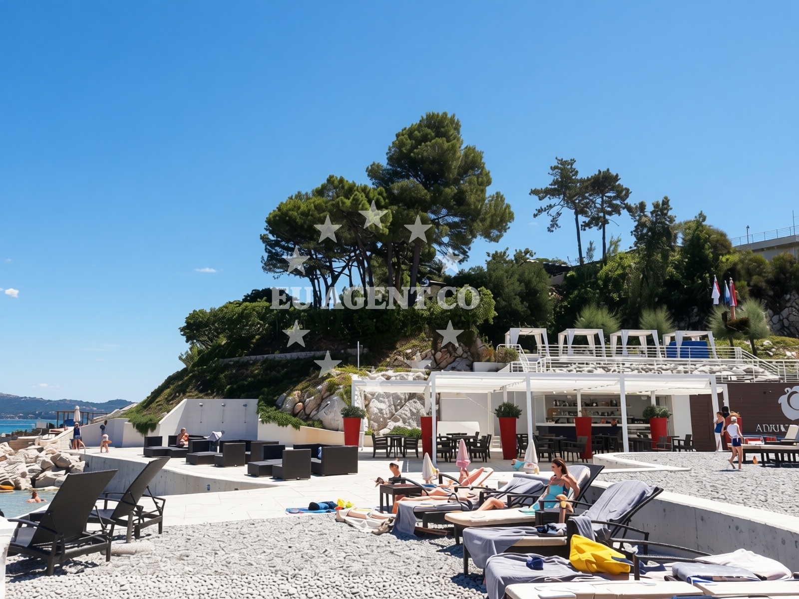 Beach facilities and surroundings at Kanova beach