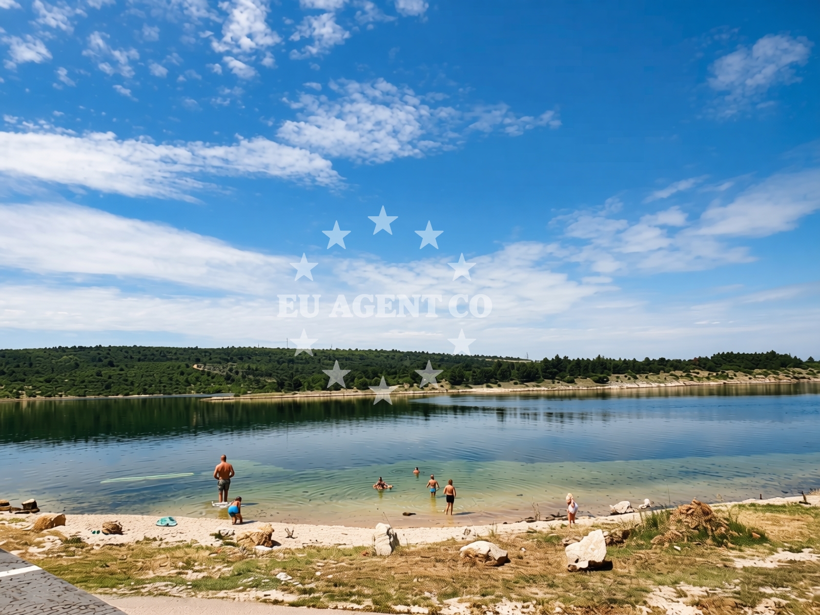 Shoreline and swimming area at Karinsko more III in Zadarska 5, Zadar-Šušnjar
