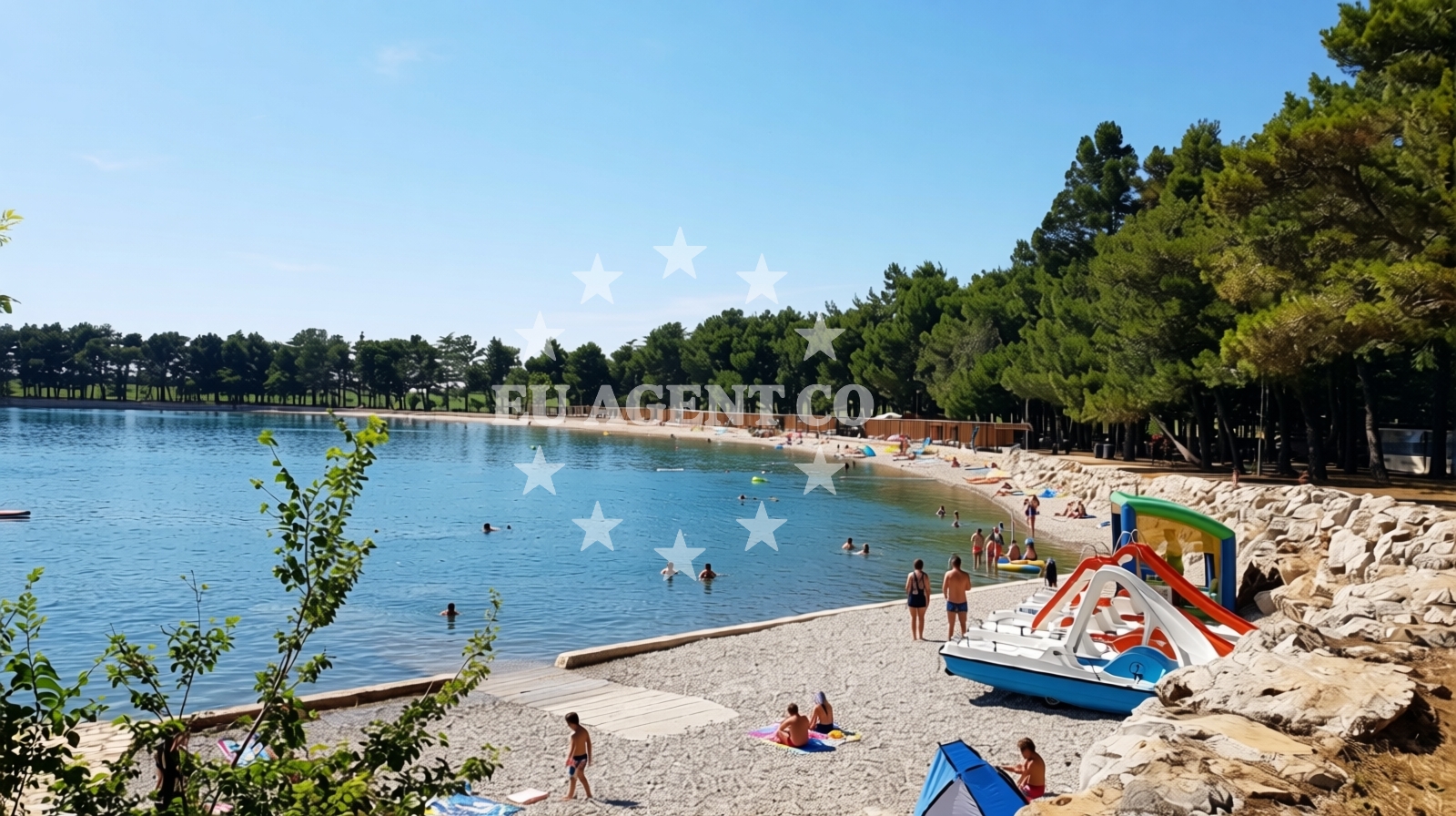 Overview of Karpinjan beach in Eugena Kumičića 27, Novigrad Istria