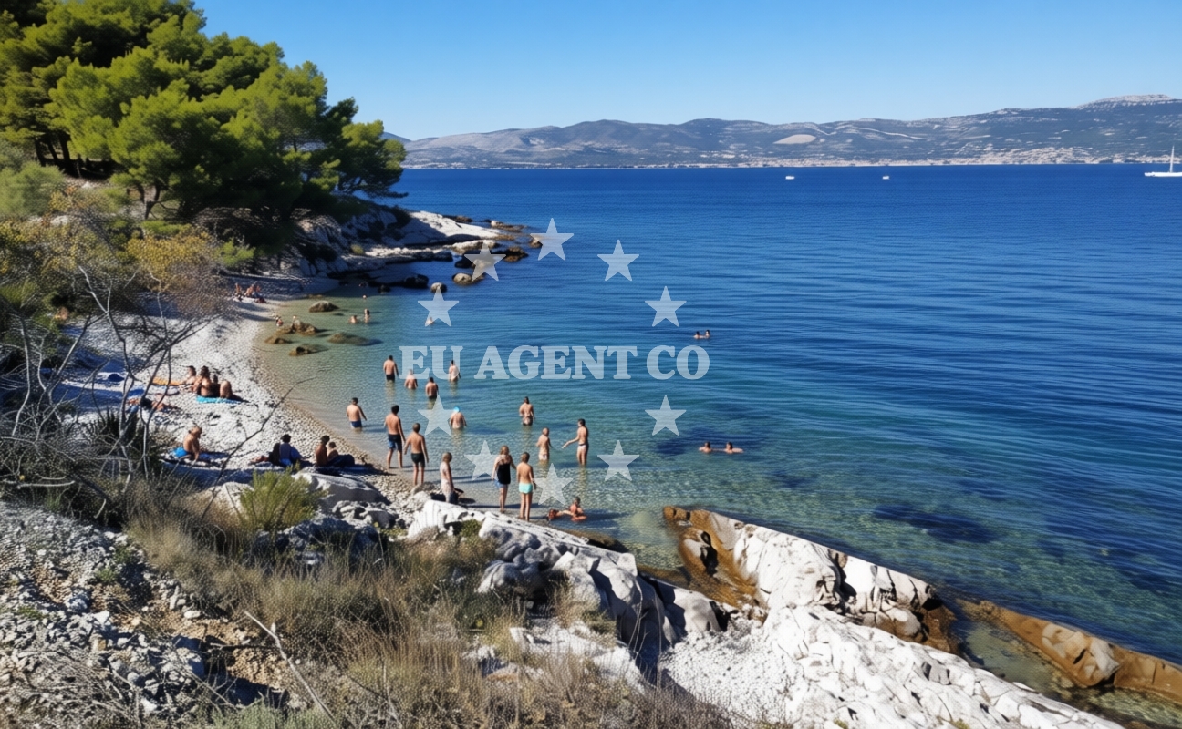 Additional view of Karyna beach in Zvonimirova obala 96, Slatine