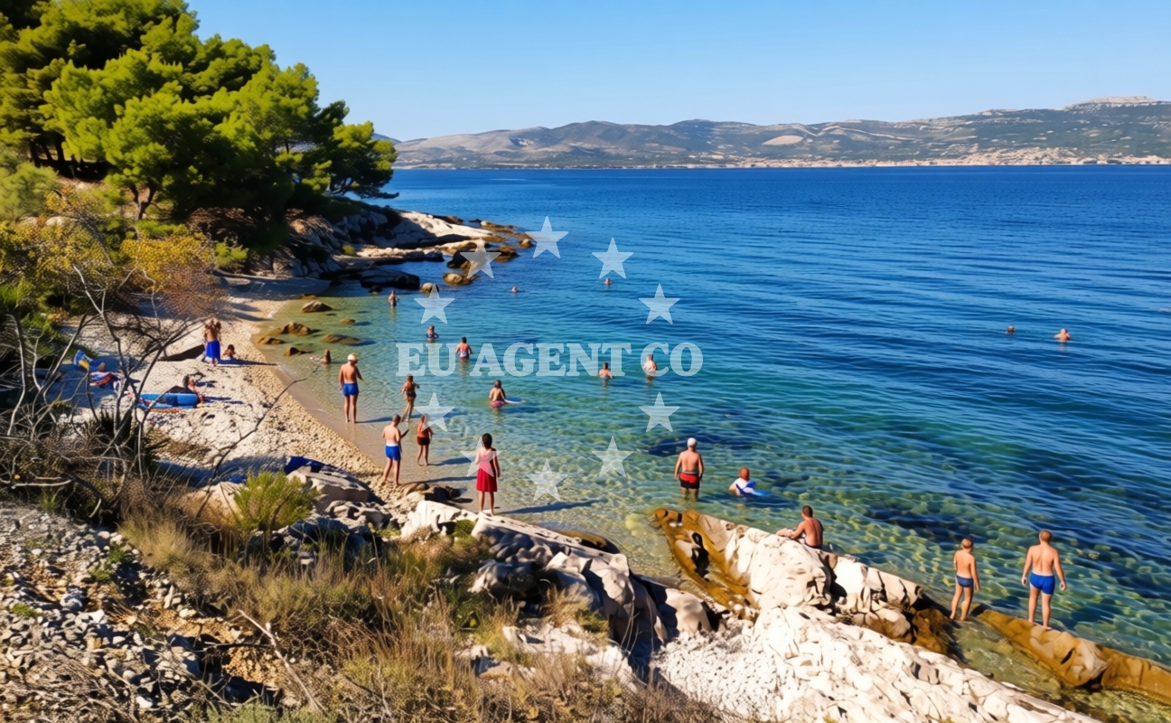 Additional view of Karyna beach in Zvonimirova obala 96, Slatine