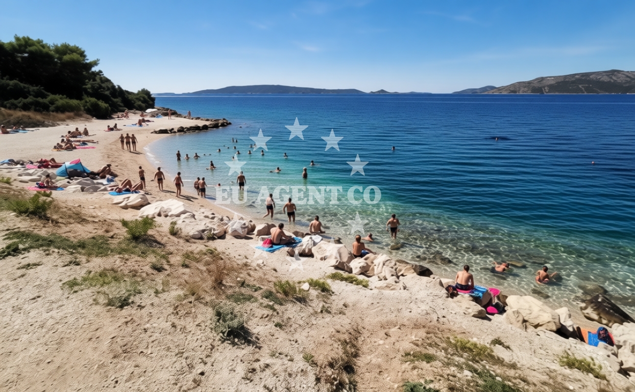 Additional view of Kava beach in Ulica Kralja Zvonimira 18, Okrug Donji, Croatia, Okrug Donji