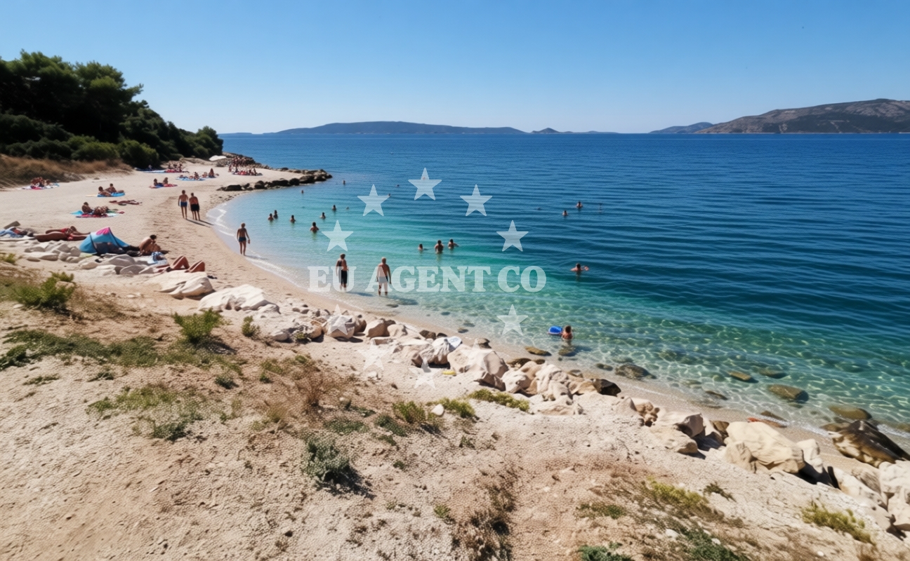 Additional view of Kava beach in Ulica Kralja Zvonimira 18, Okrug Donji, Croatia, Okrug Donji