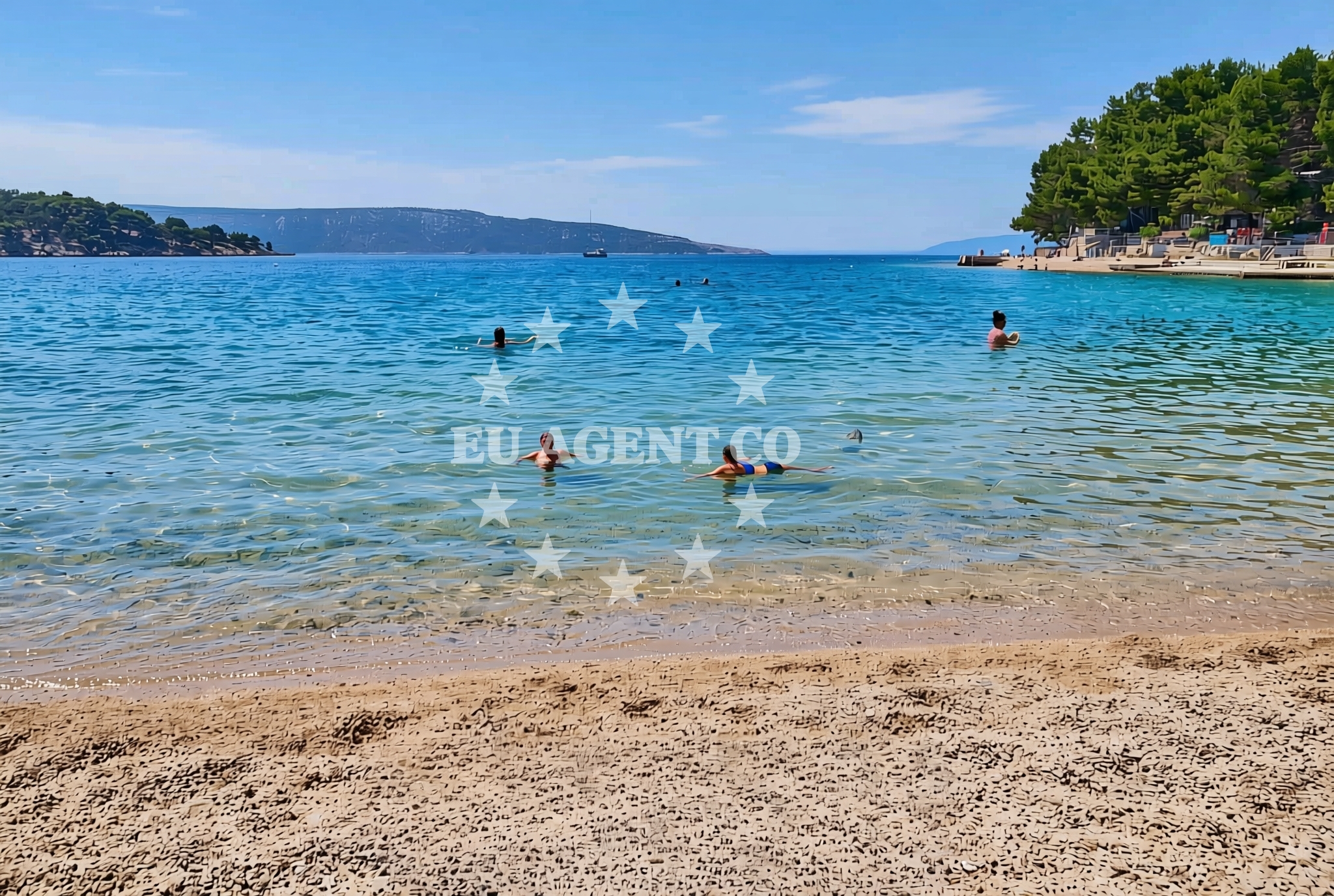 Beach facilities and surroundings at Kimen, Cres (Cres) Beach in Kimen