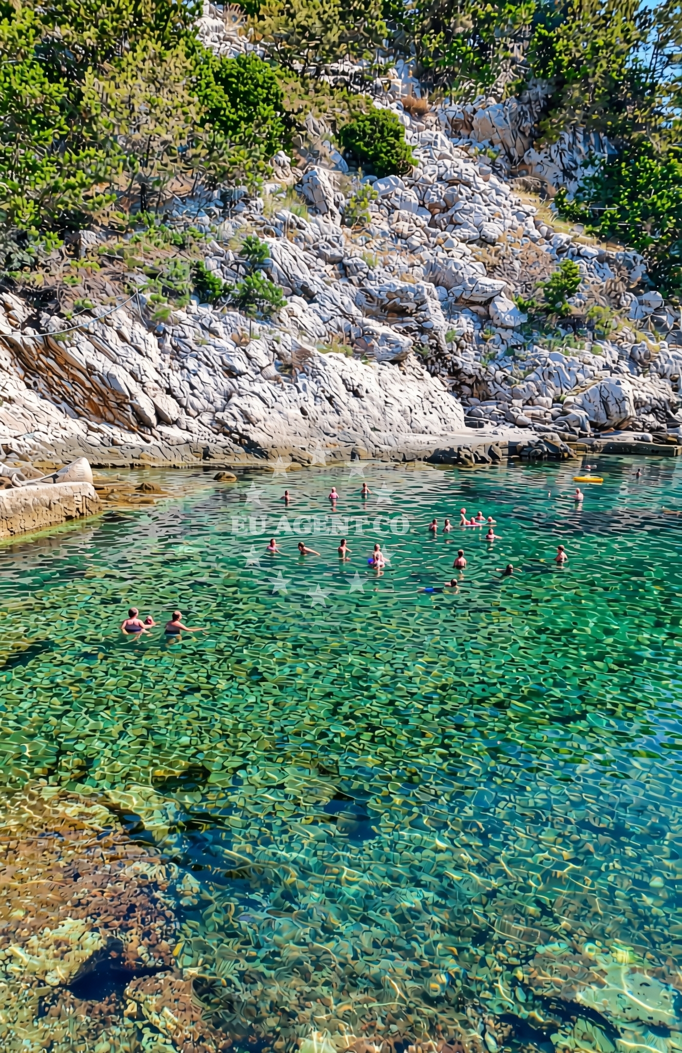 Beach facilities and surroundings at Kljušna, Zastražišće (Hvar) Beach in Kljušna