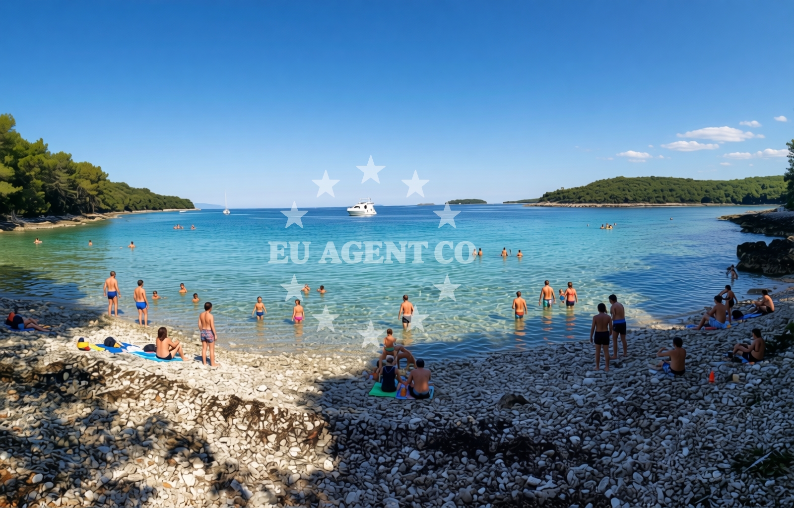 Shoreline and swimming area at Knez beach in Monsena 1, Rovinj