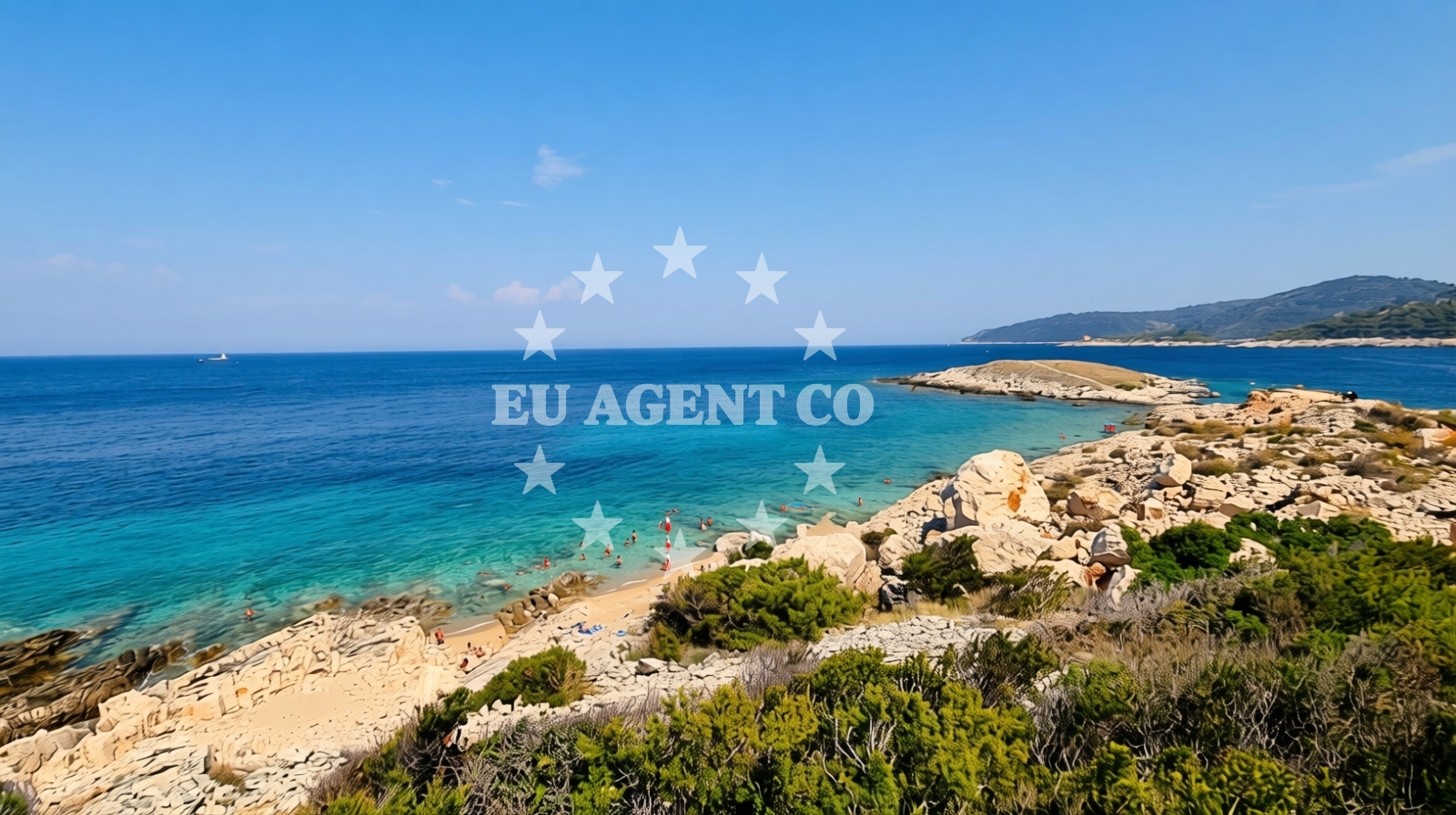 Overview of Komarca beach in Parja bb, Uvala Parja, Vis