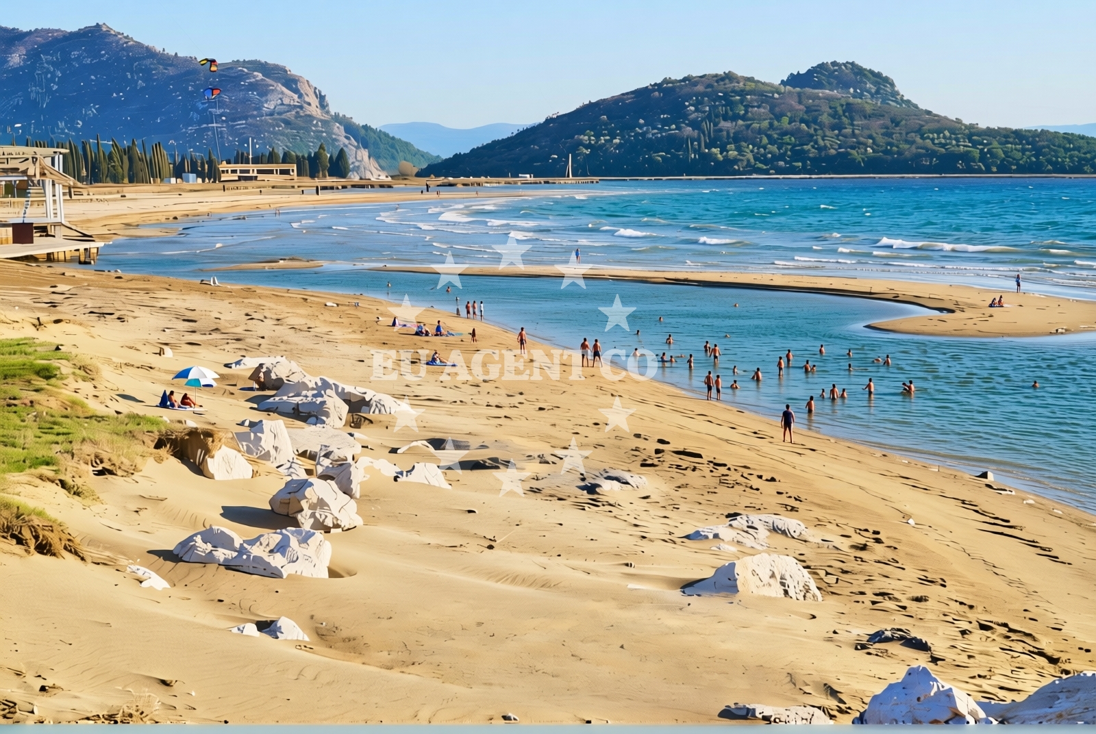 Shoreline and swimming area at Komin (Ploče): beaches and coves in Komin (Ploče)