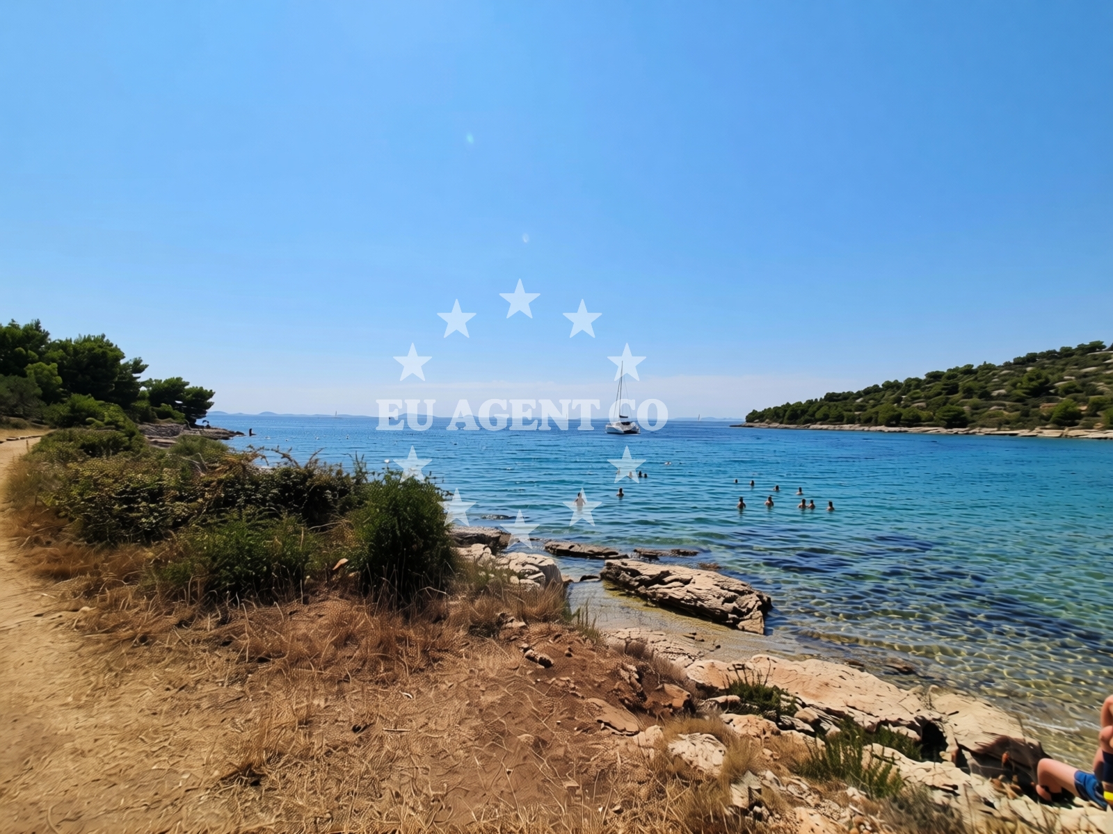 Beach facilities and surroundings at Koromasna uvala in Hrvatska, Jezera