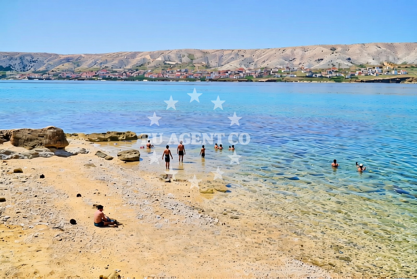 Beach facilities and surroundings at Kotice sredina, Pag (Pag) Beach in Kotice sredina