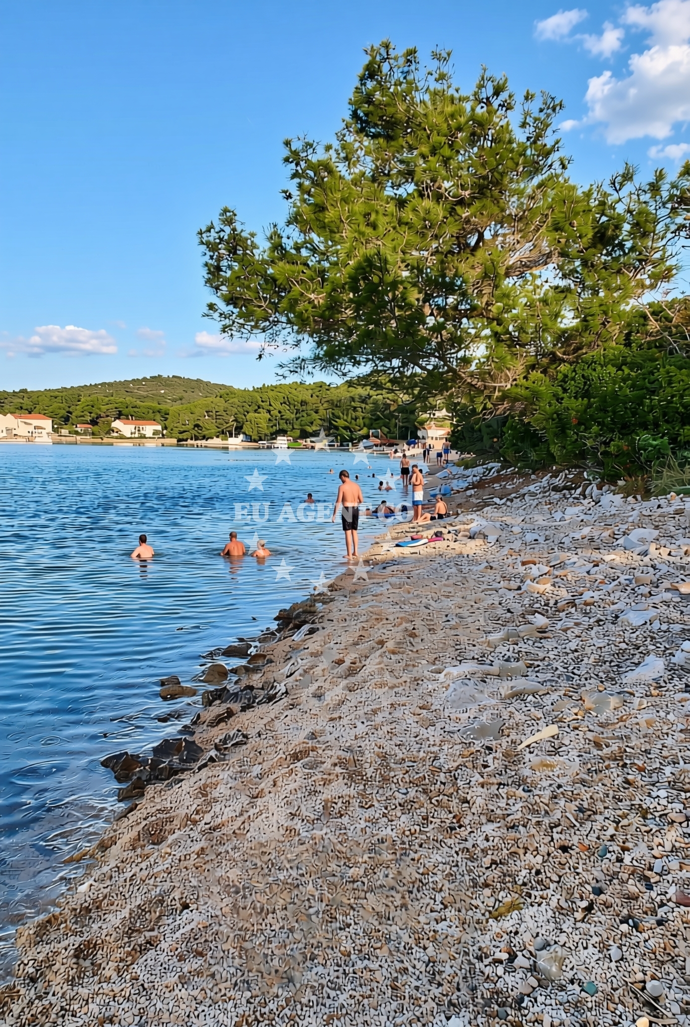 Beach facilities and surroundings at Kovčanje (dog beach), Mali Lošinj (Lošinj) Beach in Kovčanje (plaža za pse)