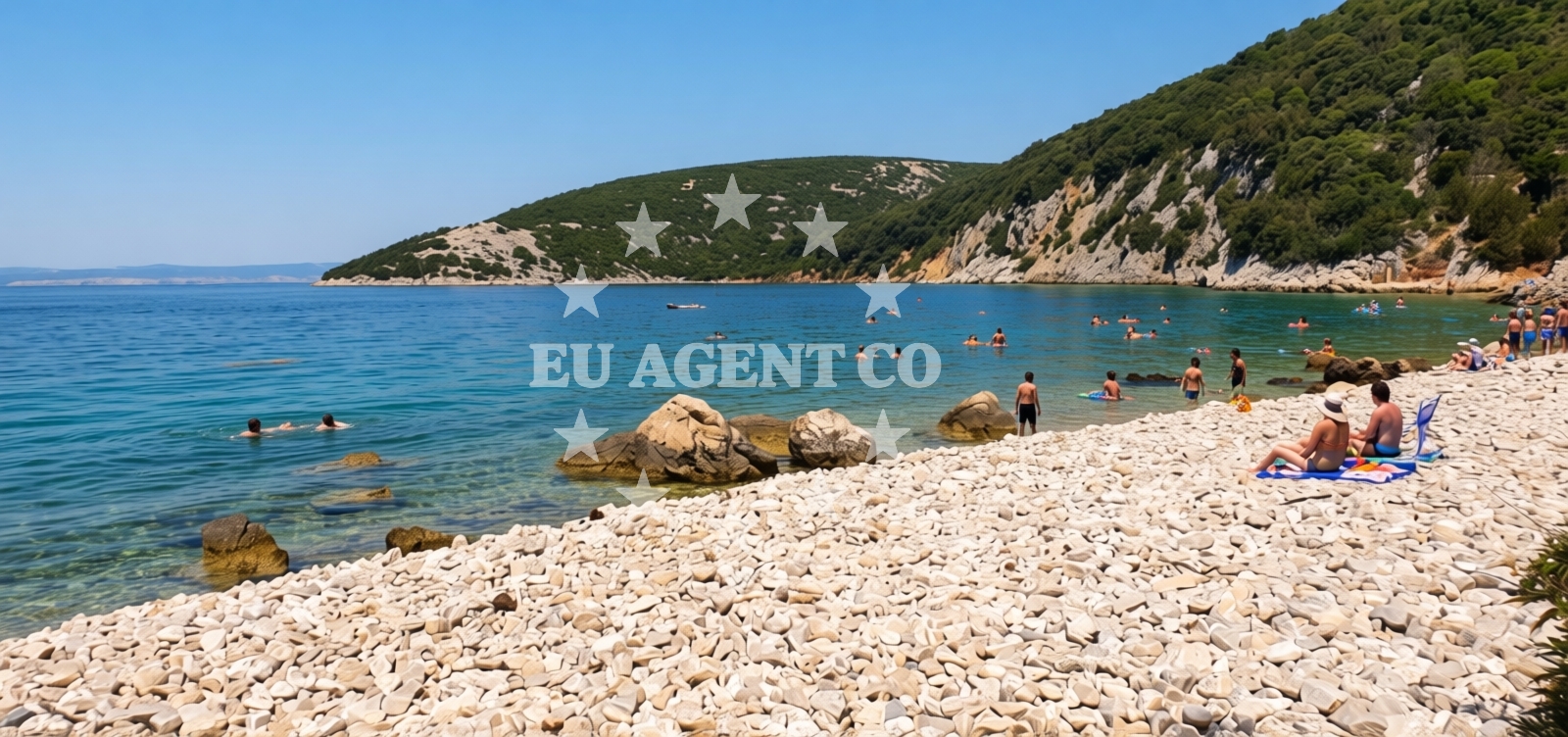 Shoreline and swimming area at Kozica beach in 379 Supetarska Draga, Supetarska Draga