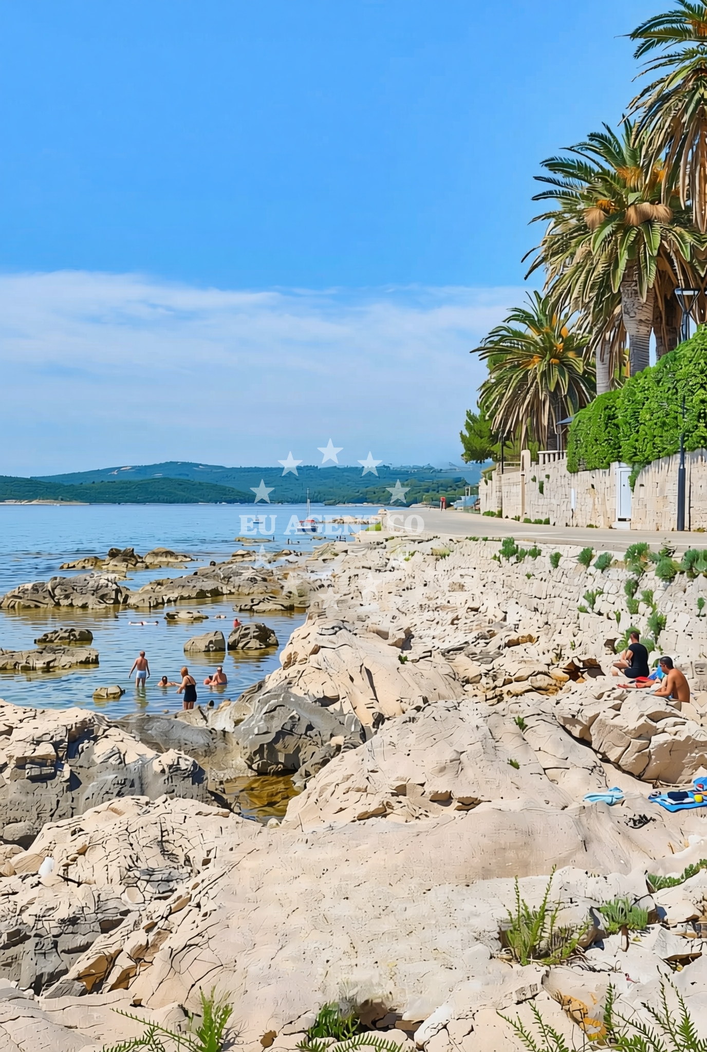 Shoreline and swimming area at Kralj Zvonimir istok, Orebić Beach in Kralj Zvonimir istok