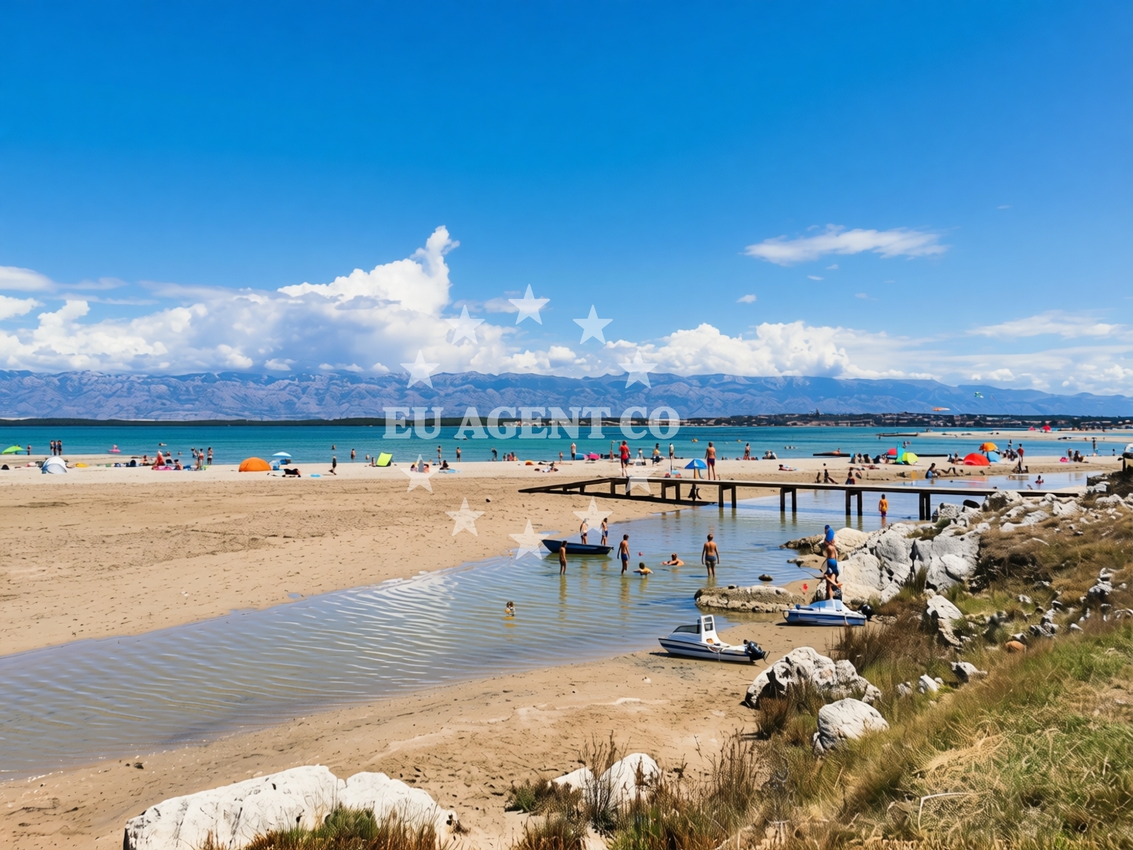 Shoreline and swimming area at Kraljicina plaza in Trg Zore dalmatinske 5, Nin
