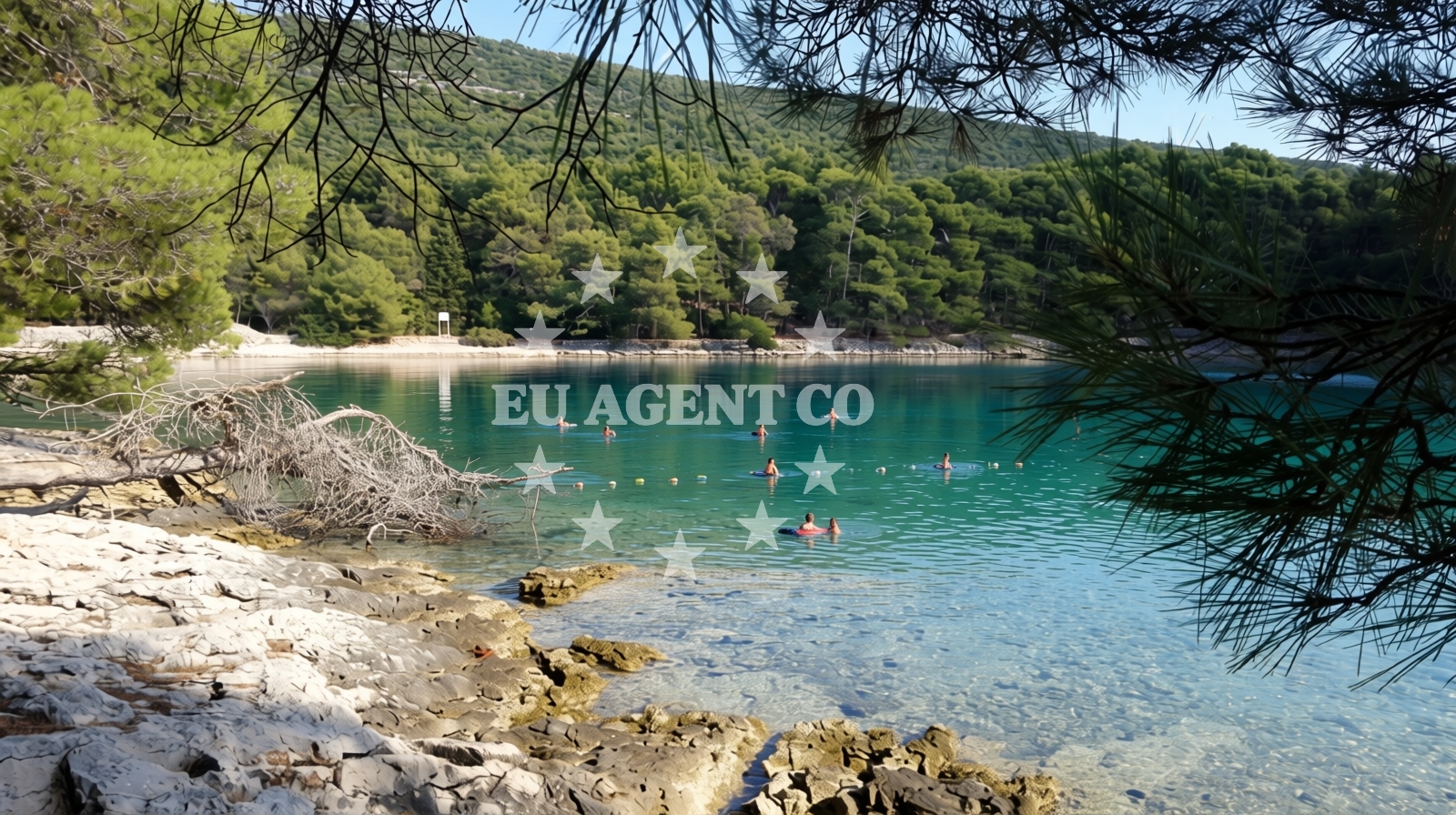 Overview of Krivica beach in Rialto ulica 25, Veli Lošinj