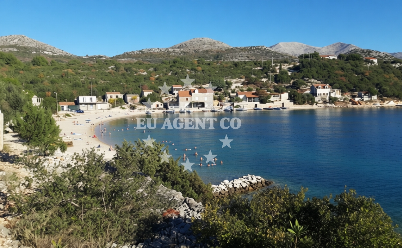 Shoreline and swimming area at Krucica beach in Slađenovići bb, Slano