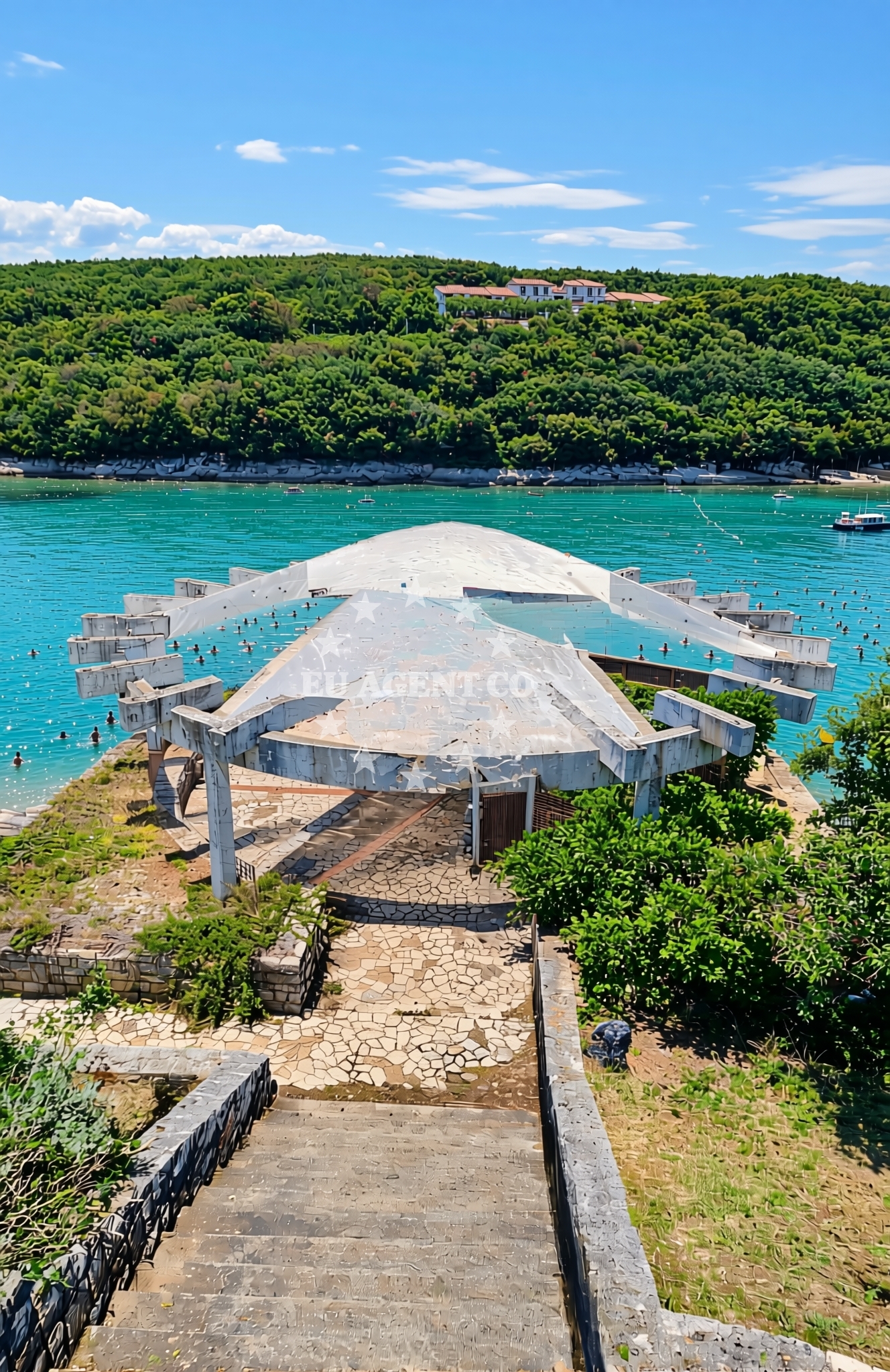 Shoreline and swimming area at Kupola, Šegotići Beach in Kupola