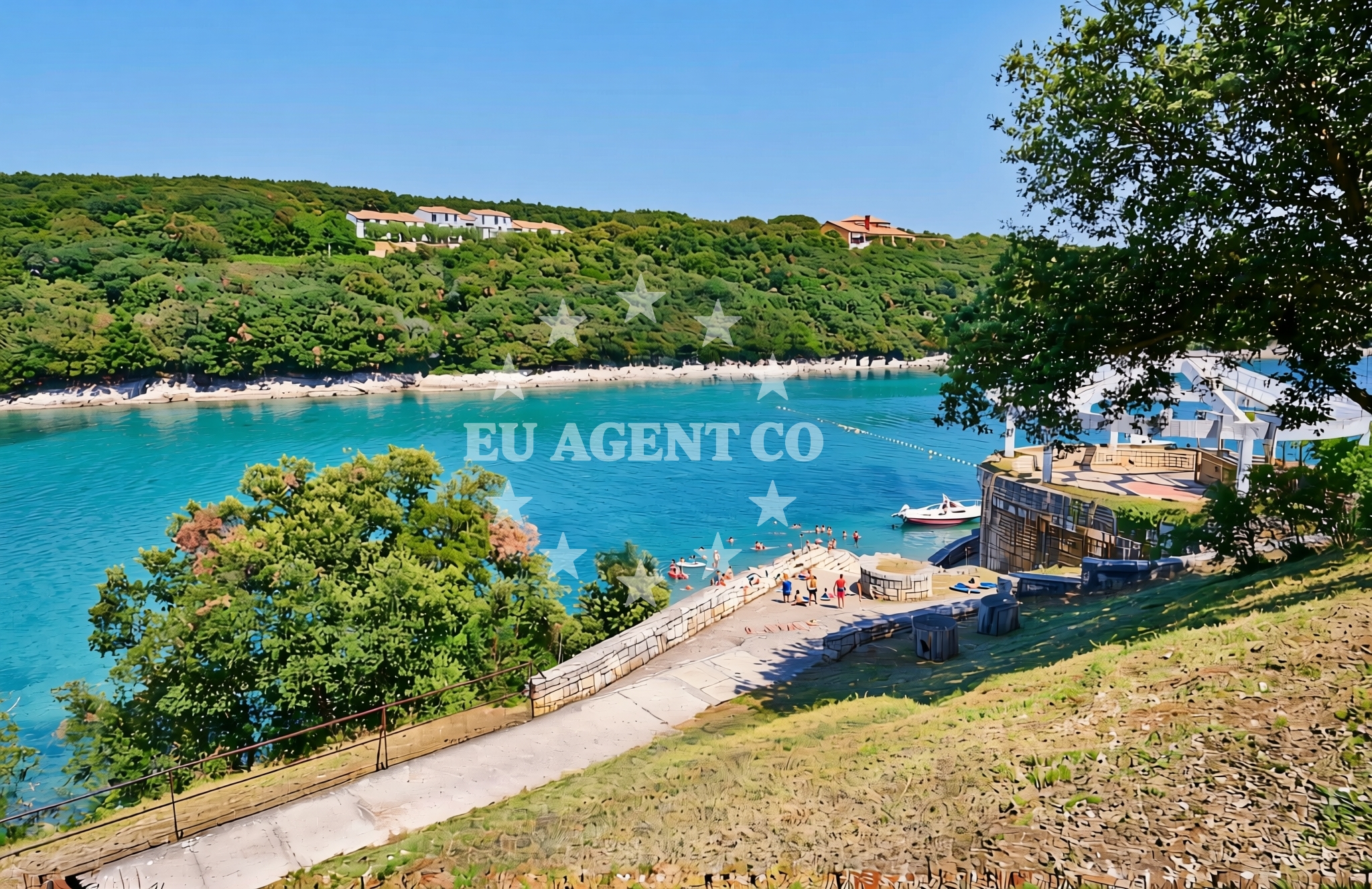 Beach facilities and surroundings at Kupola, Šegotići Beach in Kupola