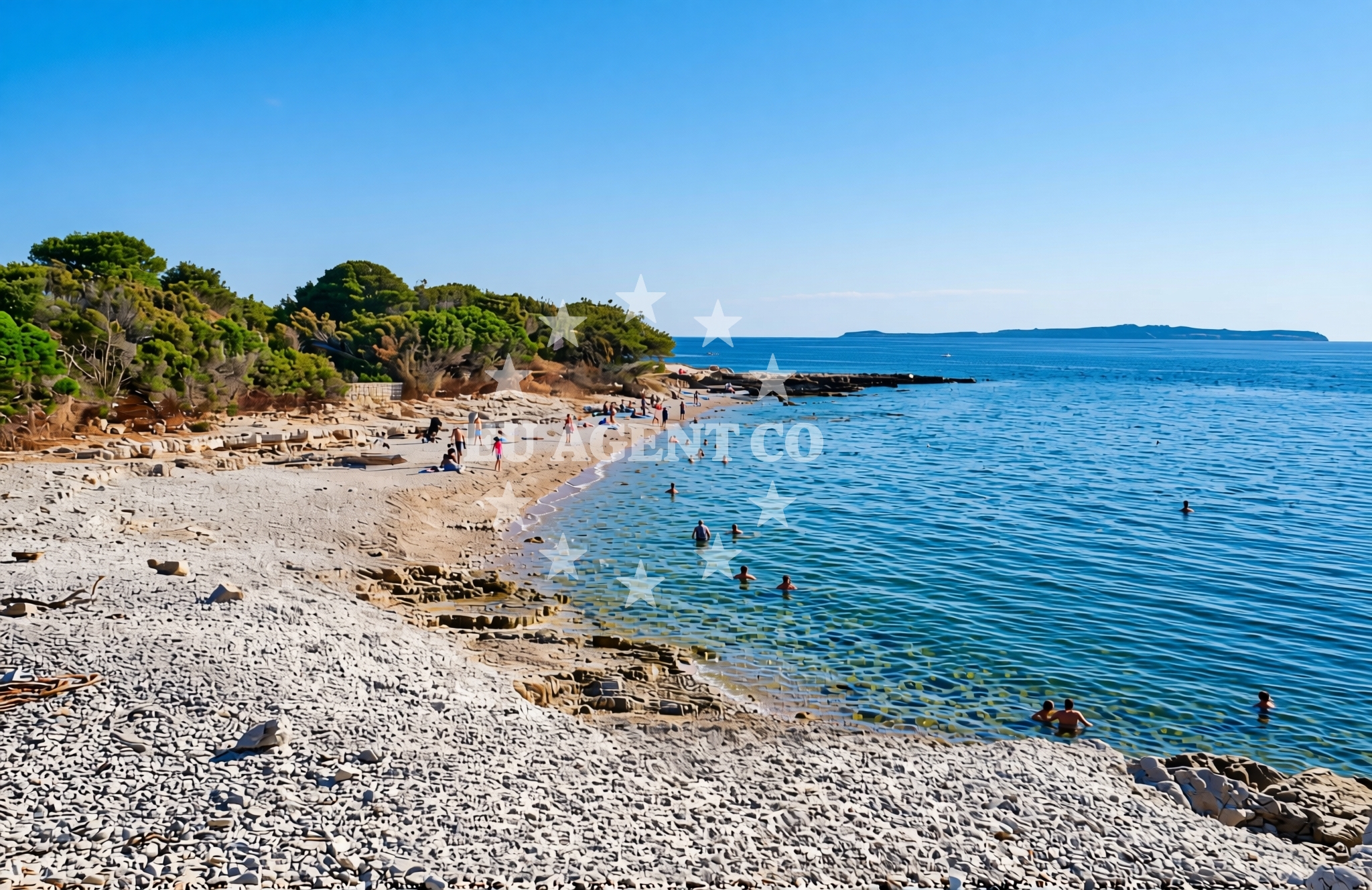 Beach facilities and surroundings at Kurila sjever, Ćunski (Lošinj) Beach in Kurila sjever