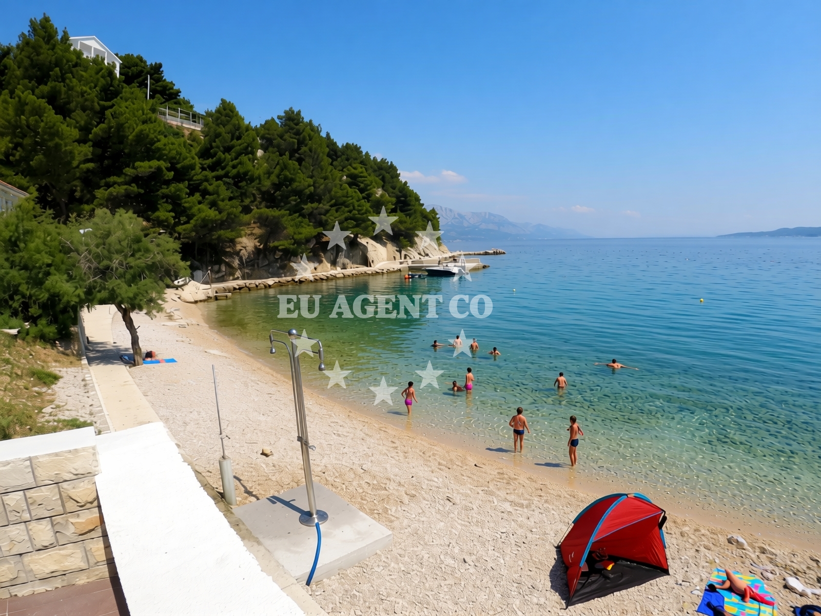 Beach facilities and surroundings at Kutlesa beach in Tabaci 2, Mimice