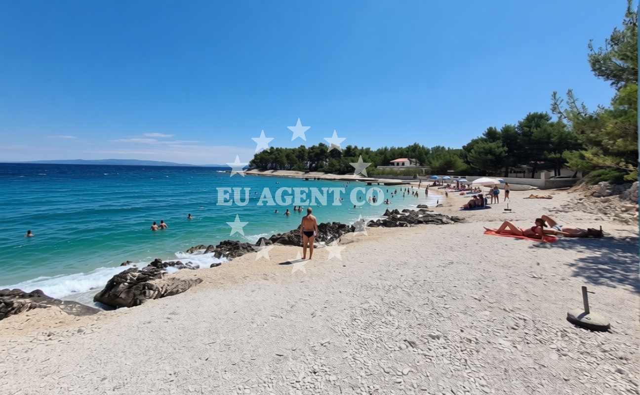 Additional view of Labadusa beach in Uvala Branac b.b., Trogir