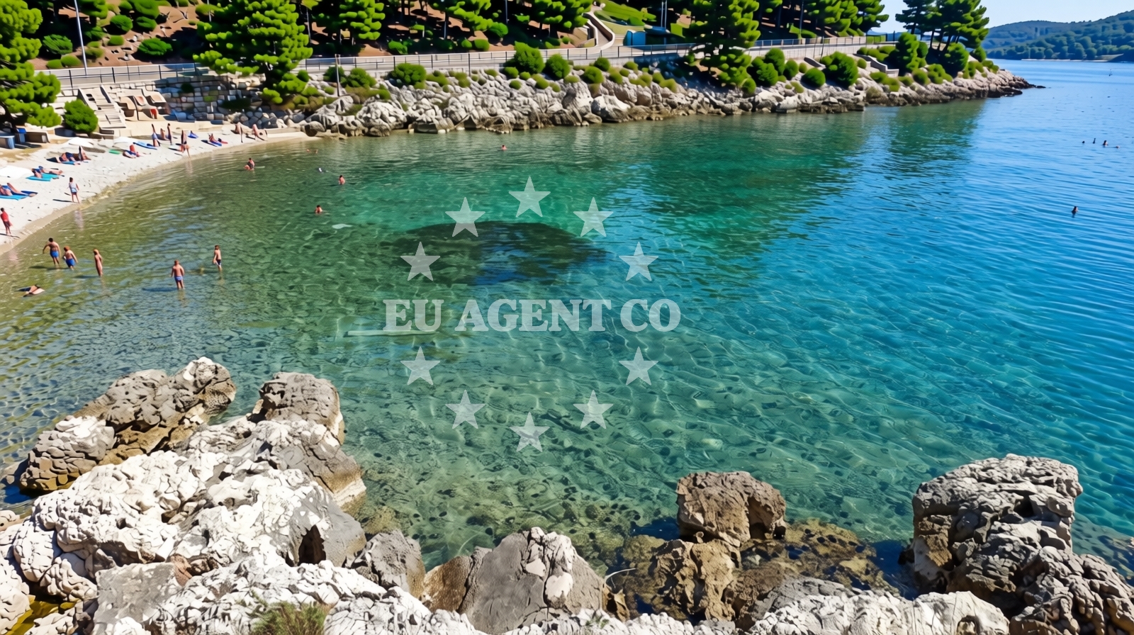 Shoreline and swimming area at Labadusa beach II in Uvala Duga, Okrug Gornji