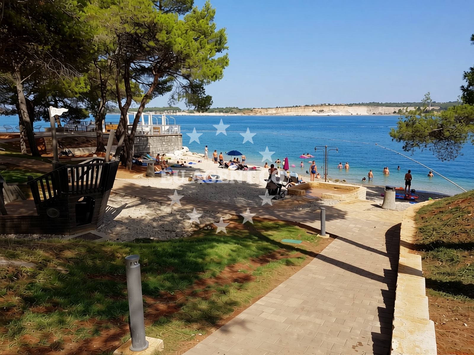 Overview of Lanterna beach in Lanterna 15, Poreč