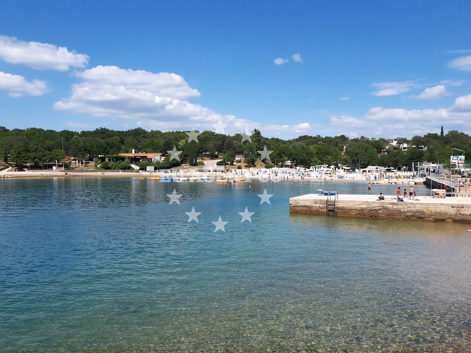 Shoreline and swimming area at Lanterna beach in Lanterna 6, Tar